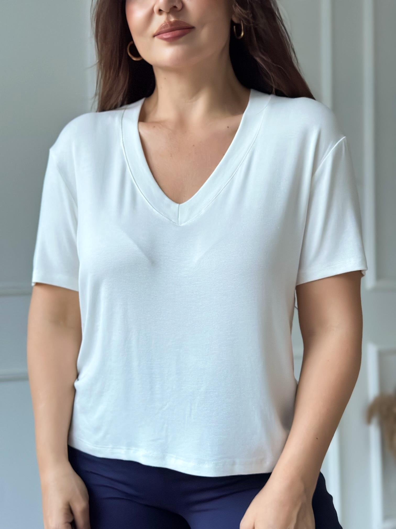 Premium Soft Touch V Yaka Basic Tişört – Beyaz