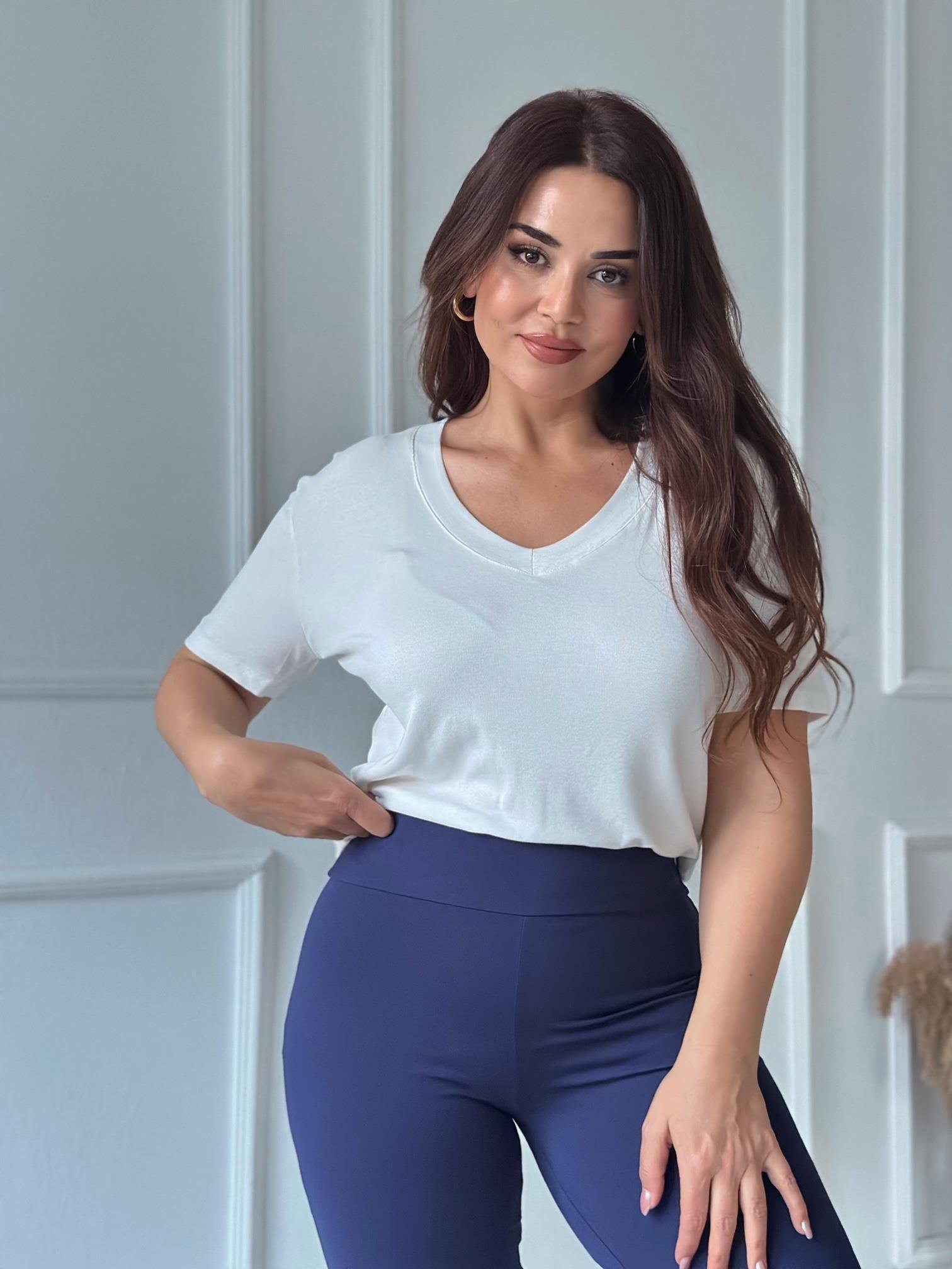 Premium Soft Touch V Yaka Basic Tişört – Beyaz