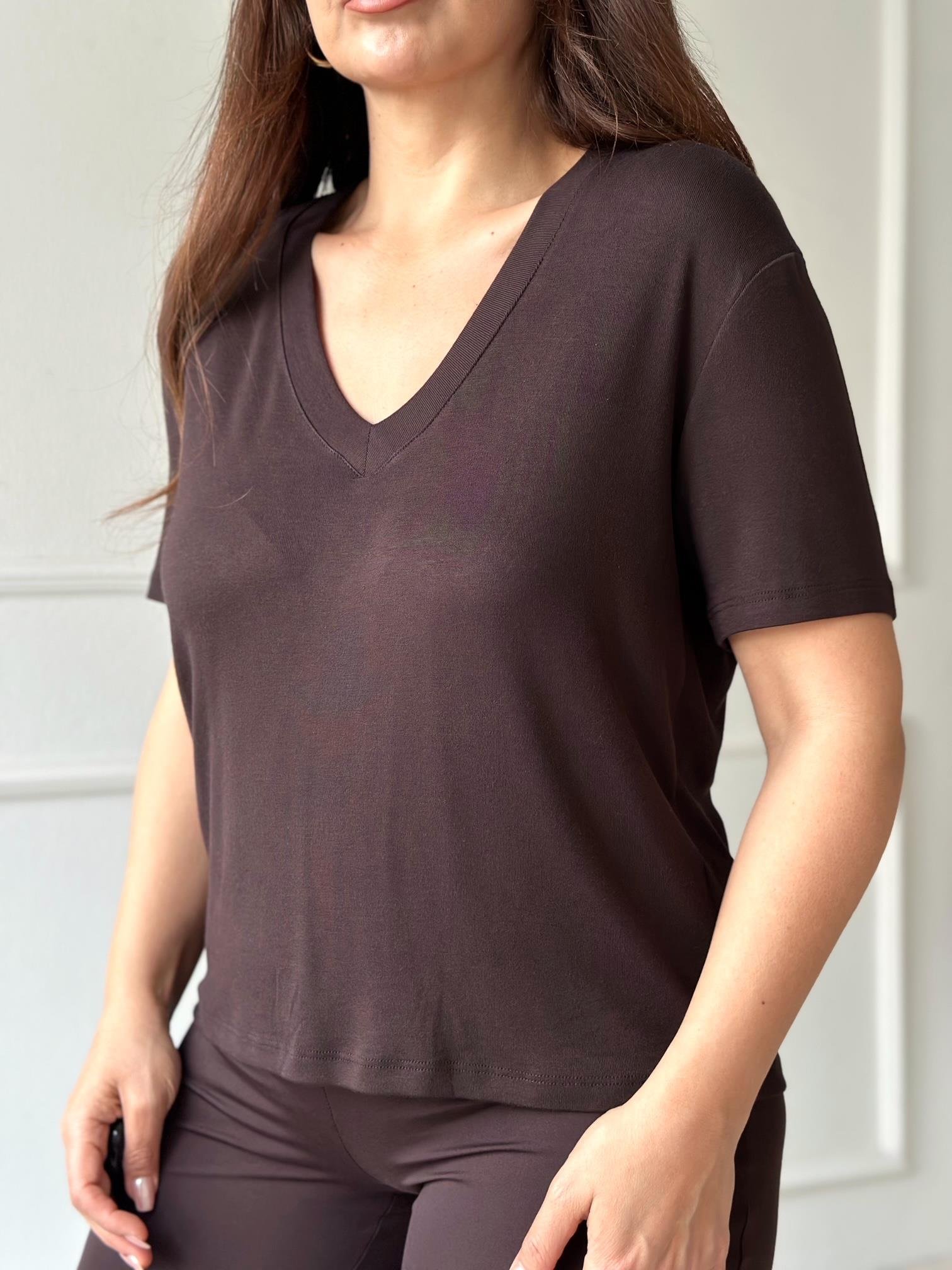 Premium Soft Touch V Yaka Basic Tişört – Kahve