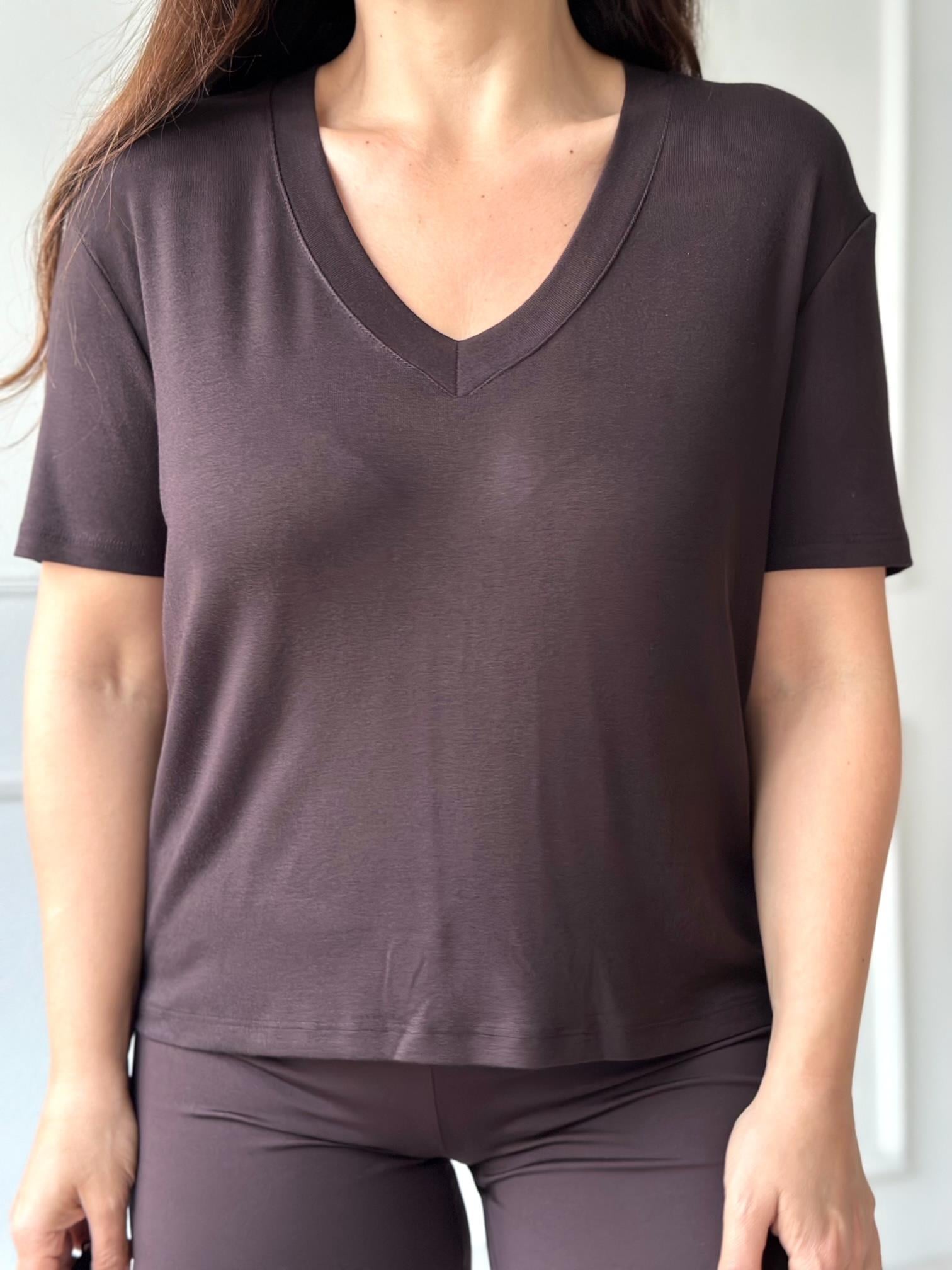 Premium Soft Touch V Yaka Basic Tişört – Kahve