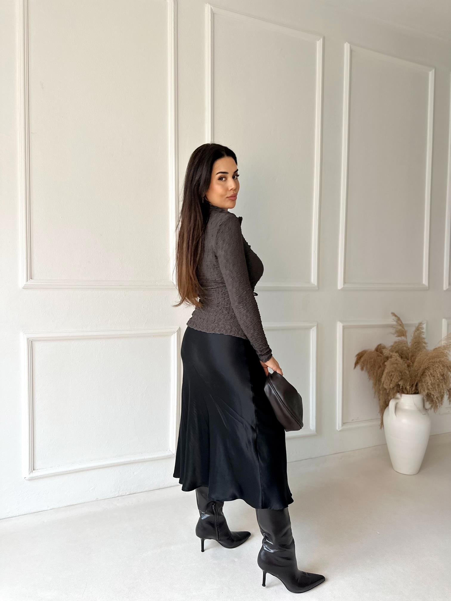 Saten İpek Dokulu Midi Slip Etek – Siyah