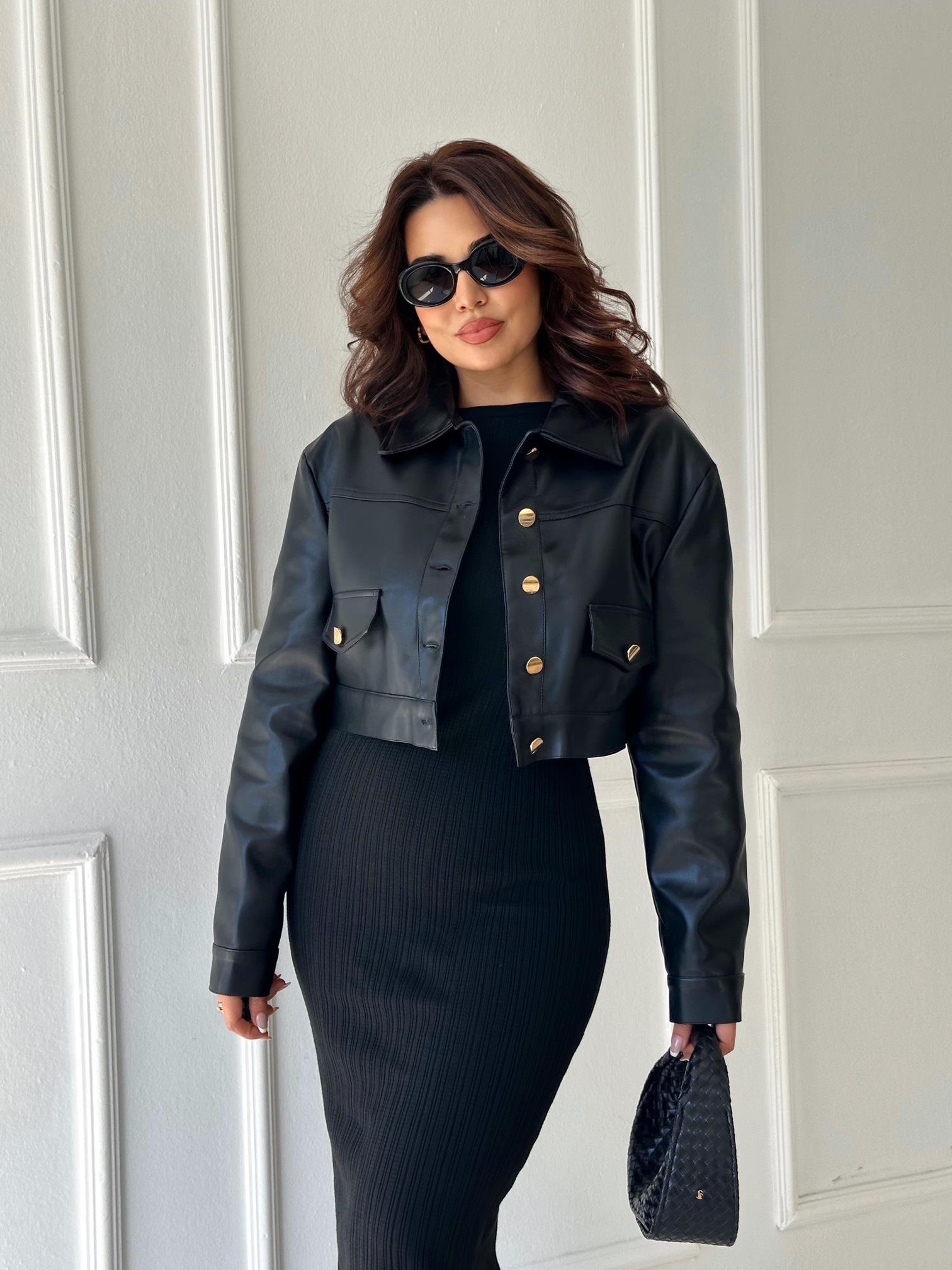 Siyah Vegan Deri Crop Ceket – Premium Kalite, Gold Düğme Detaylı