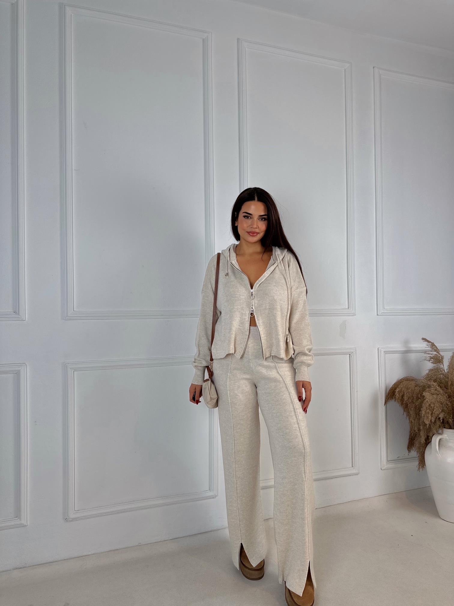 Taş Triko Rahat Takım – Kapüşonlu Üst & Yırtmaçlı Pantolon