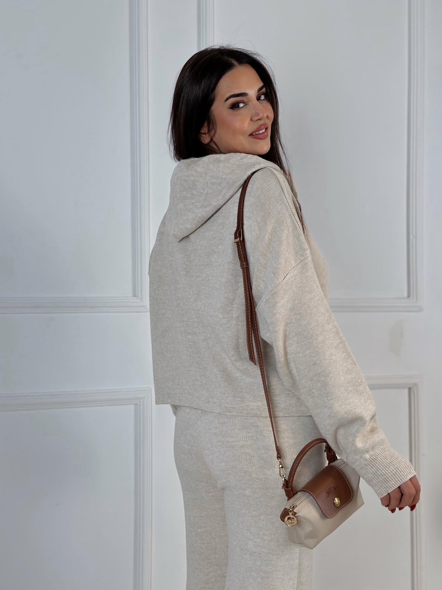 Taş Triko Rahat Takım – Kapüşonlu Üst & Yırtmaçlı Pantolon