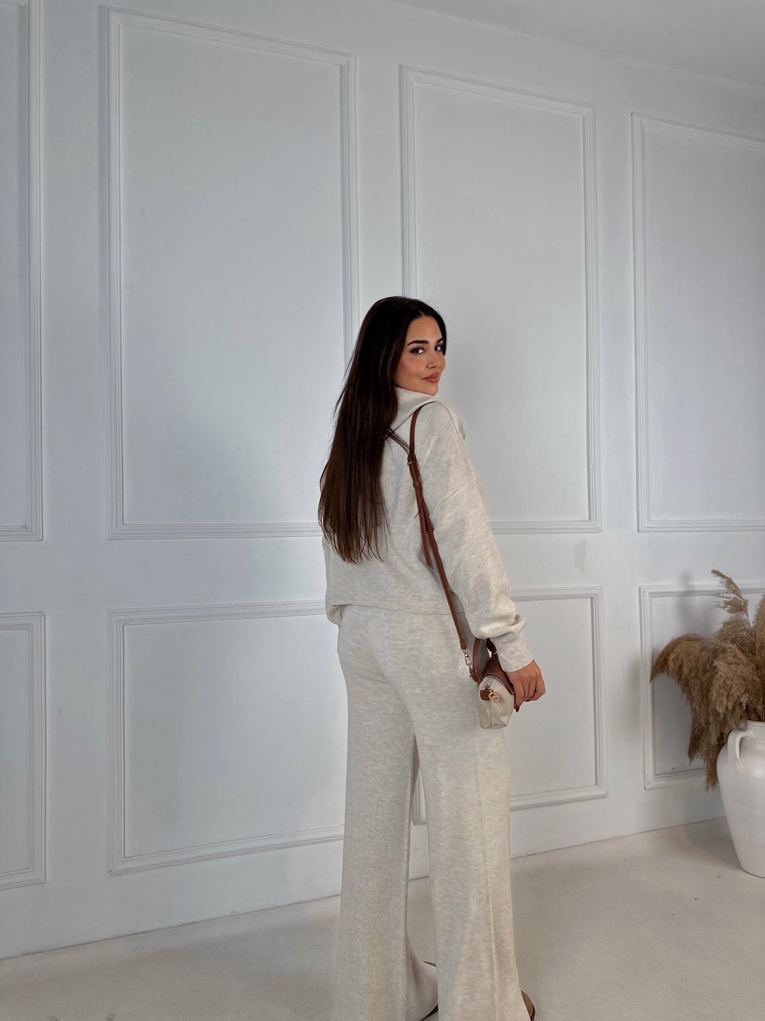 Taş Triko Rahat Takım – Kapüşonlu Üst & Yırtmaçlı Pantolon