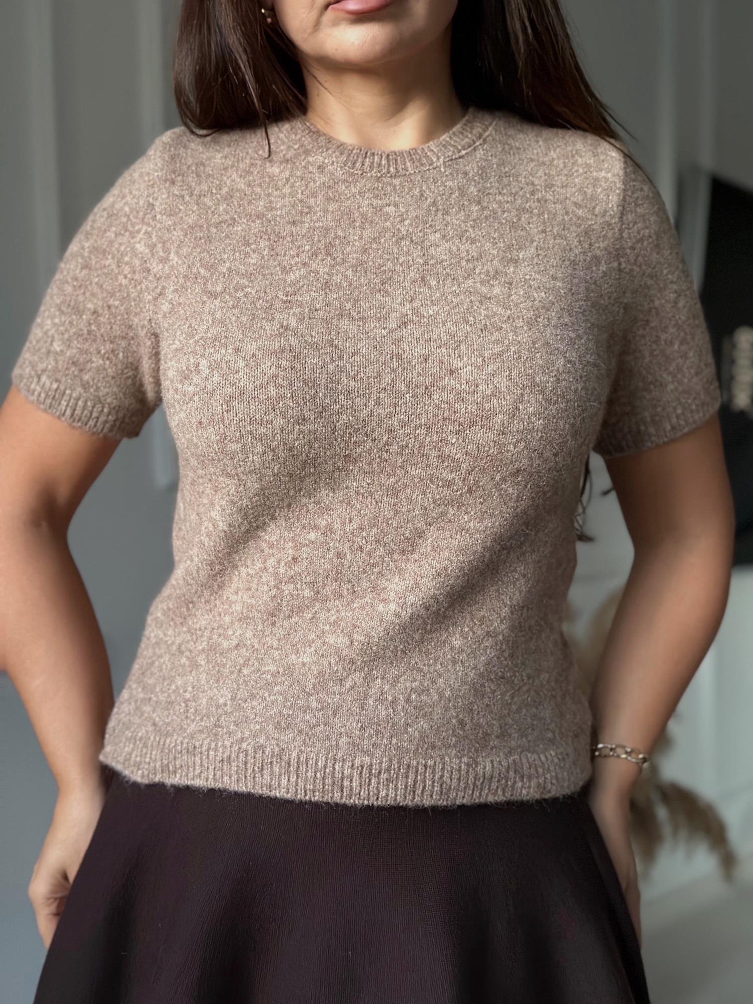 Yumuşak Dokulu Kısa Kollu Triko Bluz – Camel