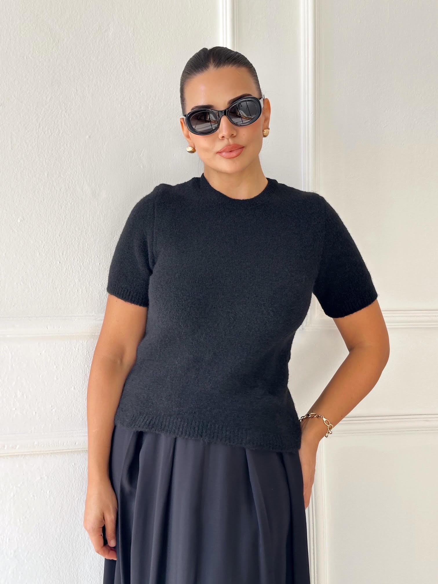 Yumuşak Dokulu Kısa Kollu Triko Bluz – Siyah