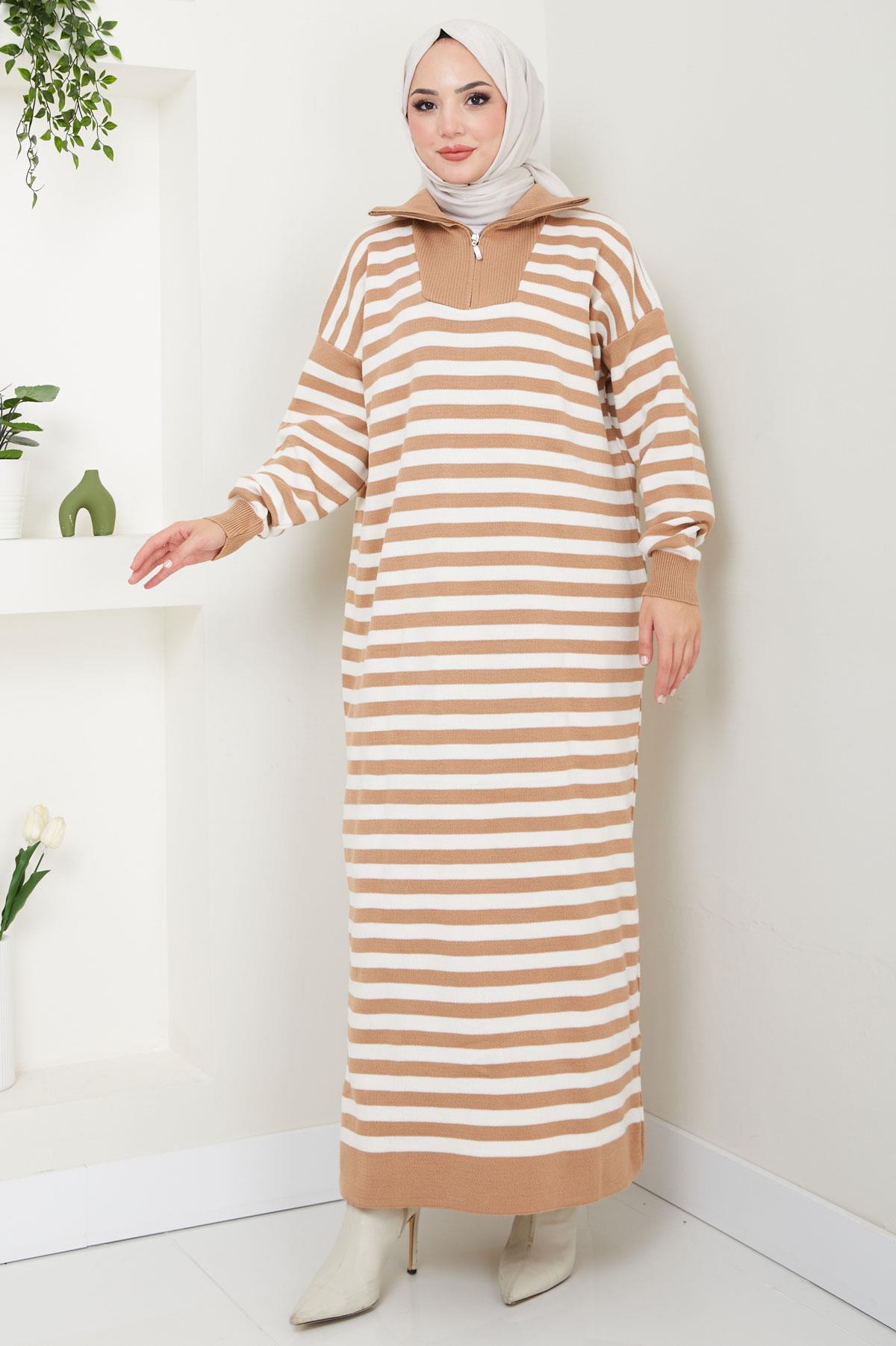 Çizgili Yarım Fermuarlı Kamyoncu Yaka Triko Elbise Camel HM2562
