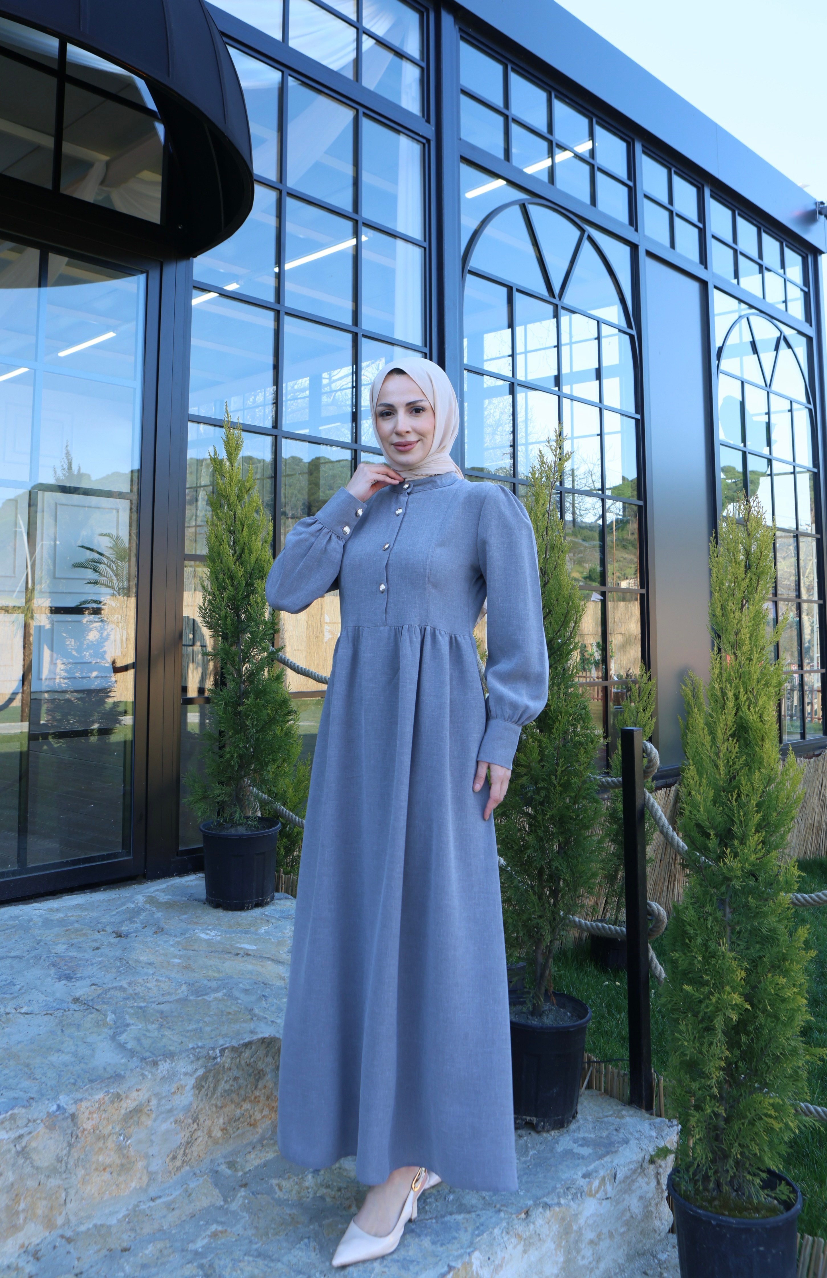 Düğme Detaylı Pileli Tesettür Elbise Açık Gri  HNT8528