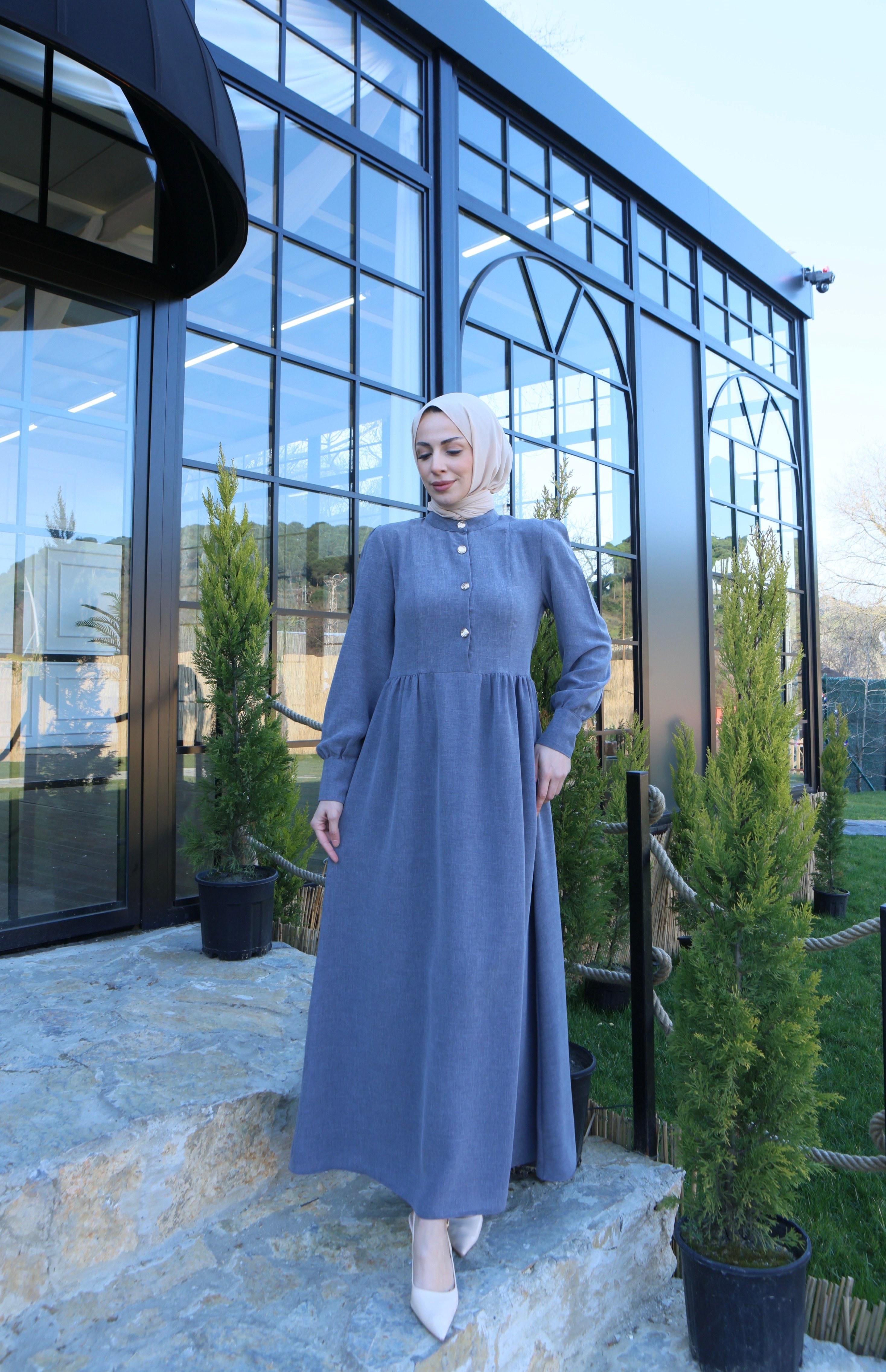 Düğme Detaylı Pileli Tesettür Elbise Koyu Gri  HNT8528