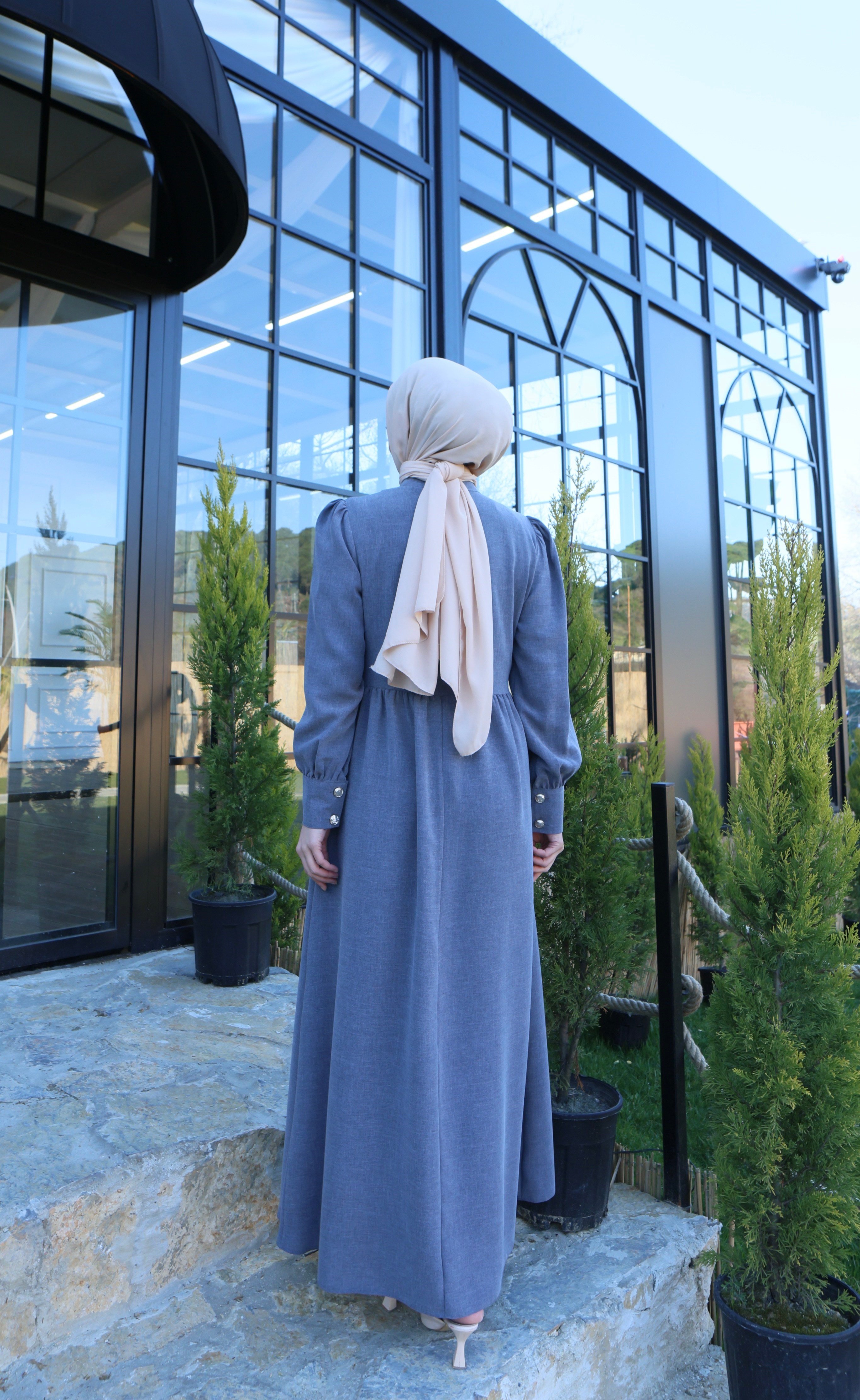 Düğme Detaylı Pileli Tesettür Elbise Koyu Gri  HNT8528