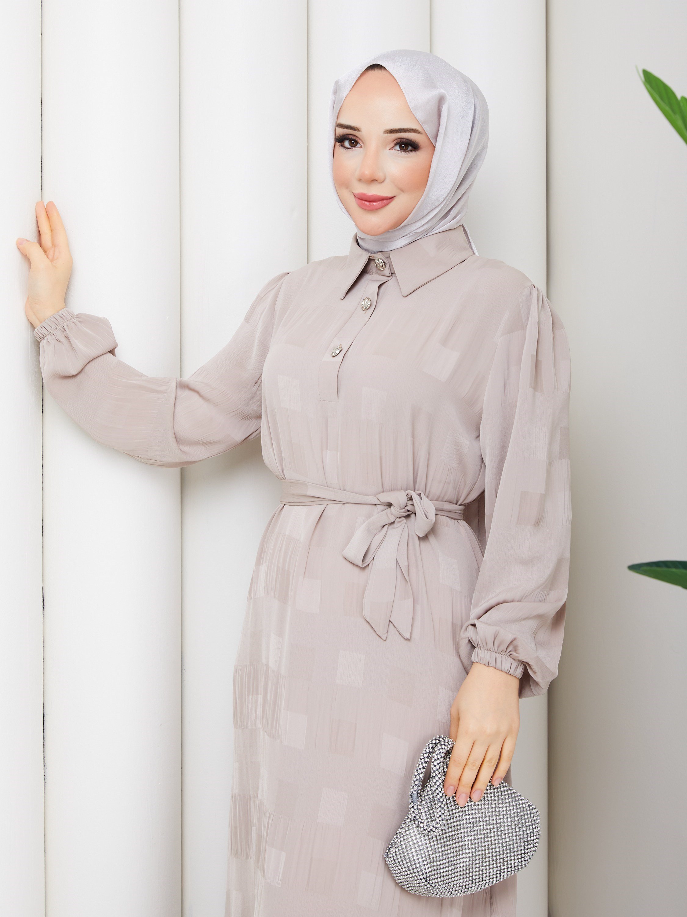 Eteği Büzgülü Yarım  Düğmeli Kuşaklı  Elbise  Krem   HNT8602