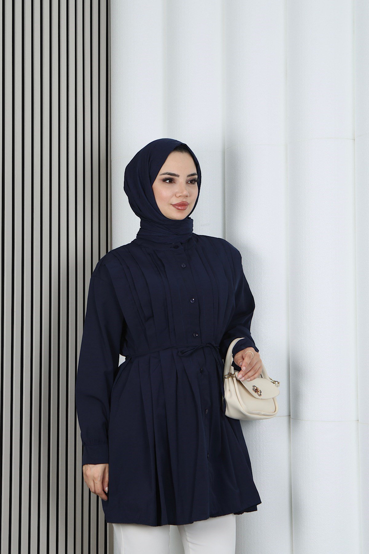 Hakim Yaka Pile Detaylı Düğmeli Tunik Lacivert HNT2127