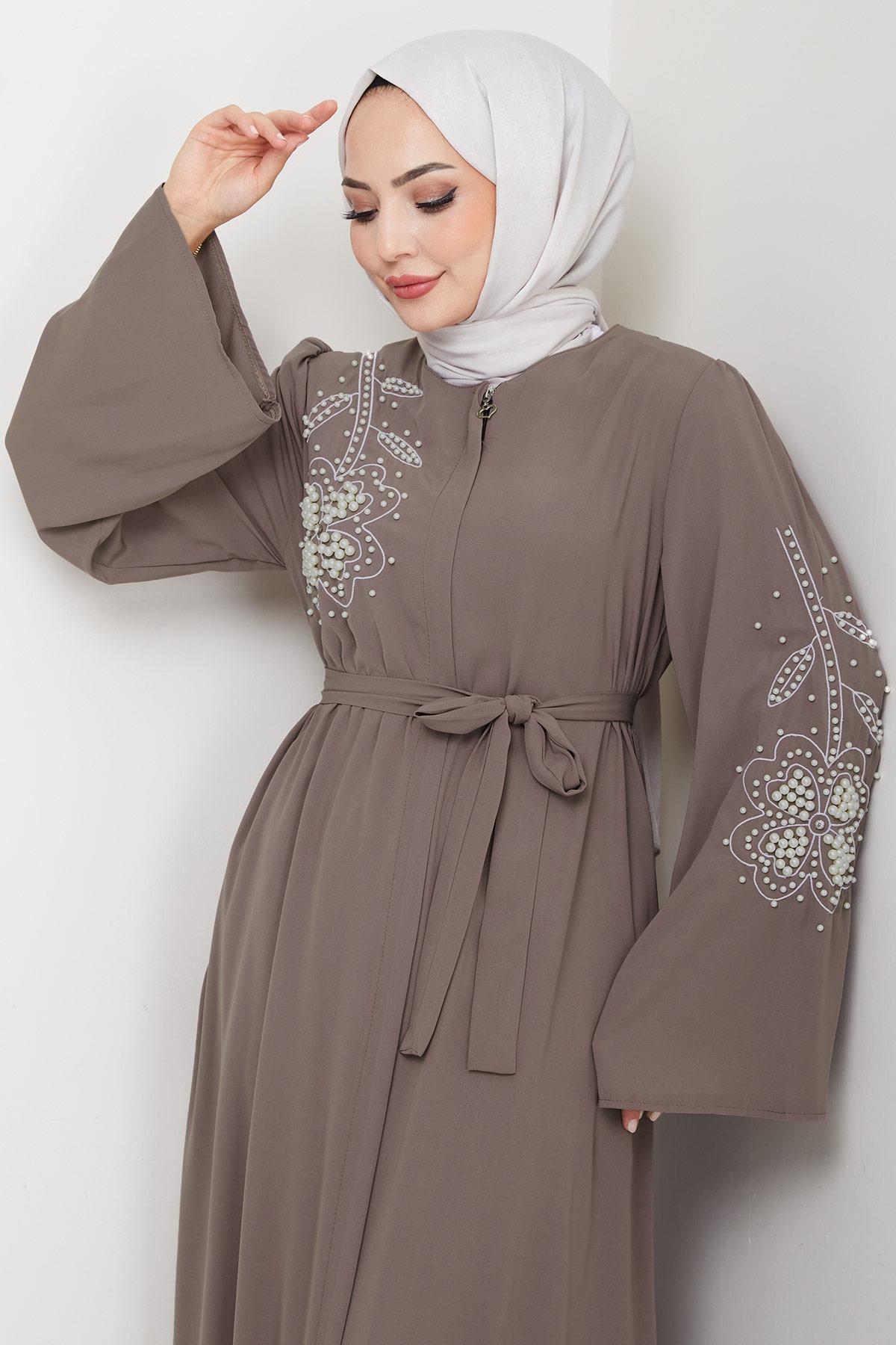 İncili Çiçek Motifli Kuşaklı Ferace Açık Kahve HM2720