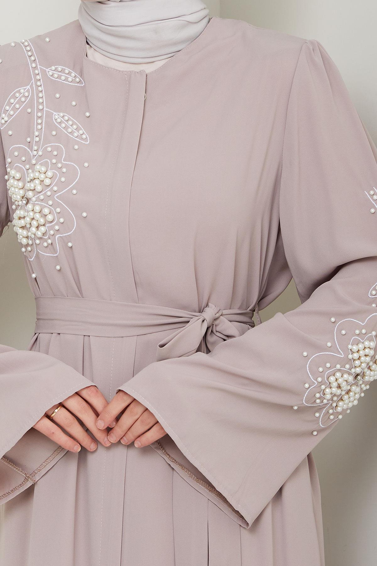 İncili Çiçek Motifli Kuşaklı Ferace Bej HM2720