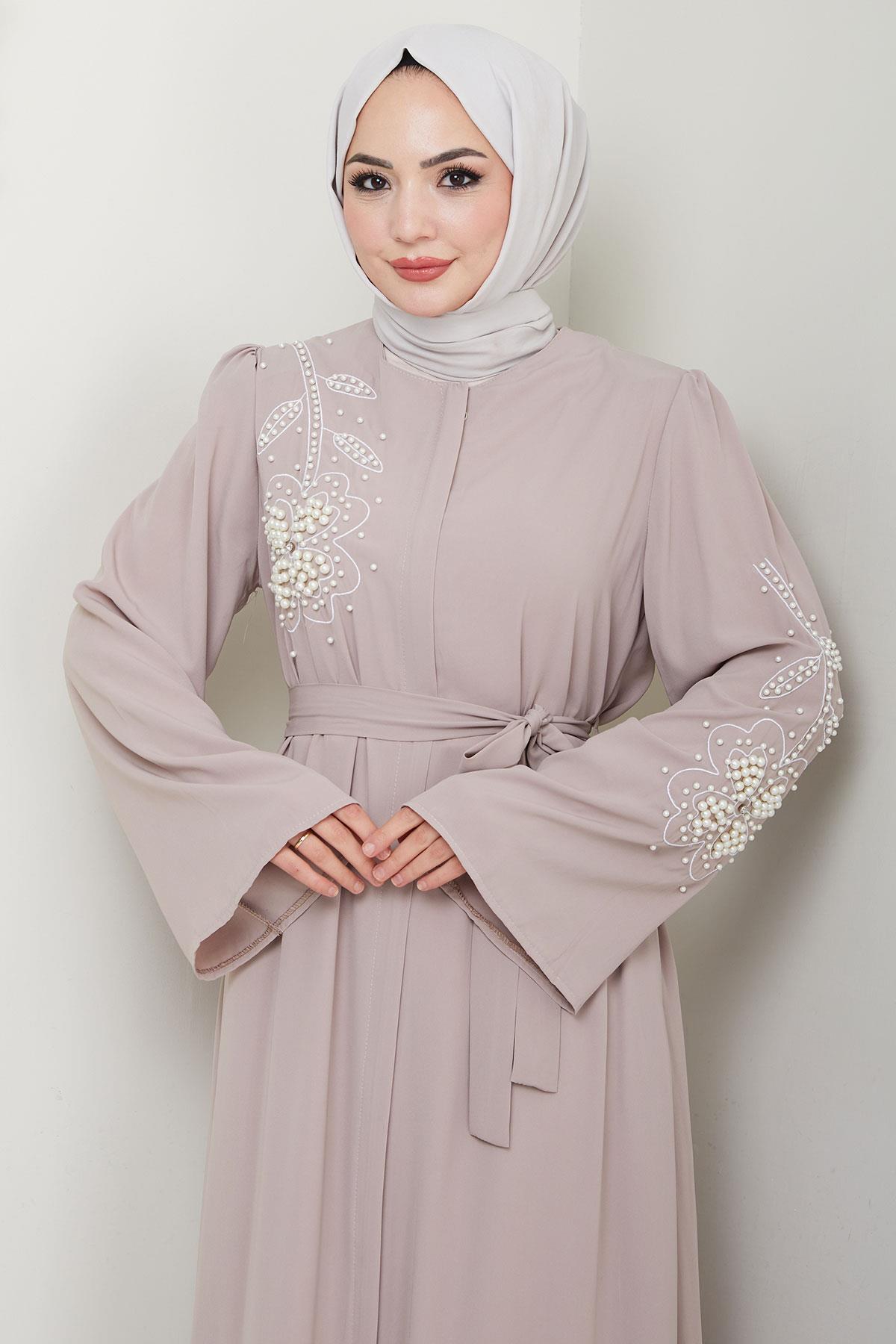 İncili Çiçek Motifli Kuşaklı Ferace Bej HM2720