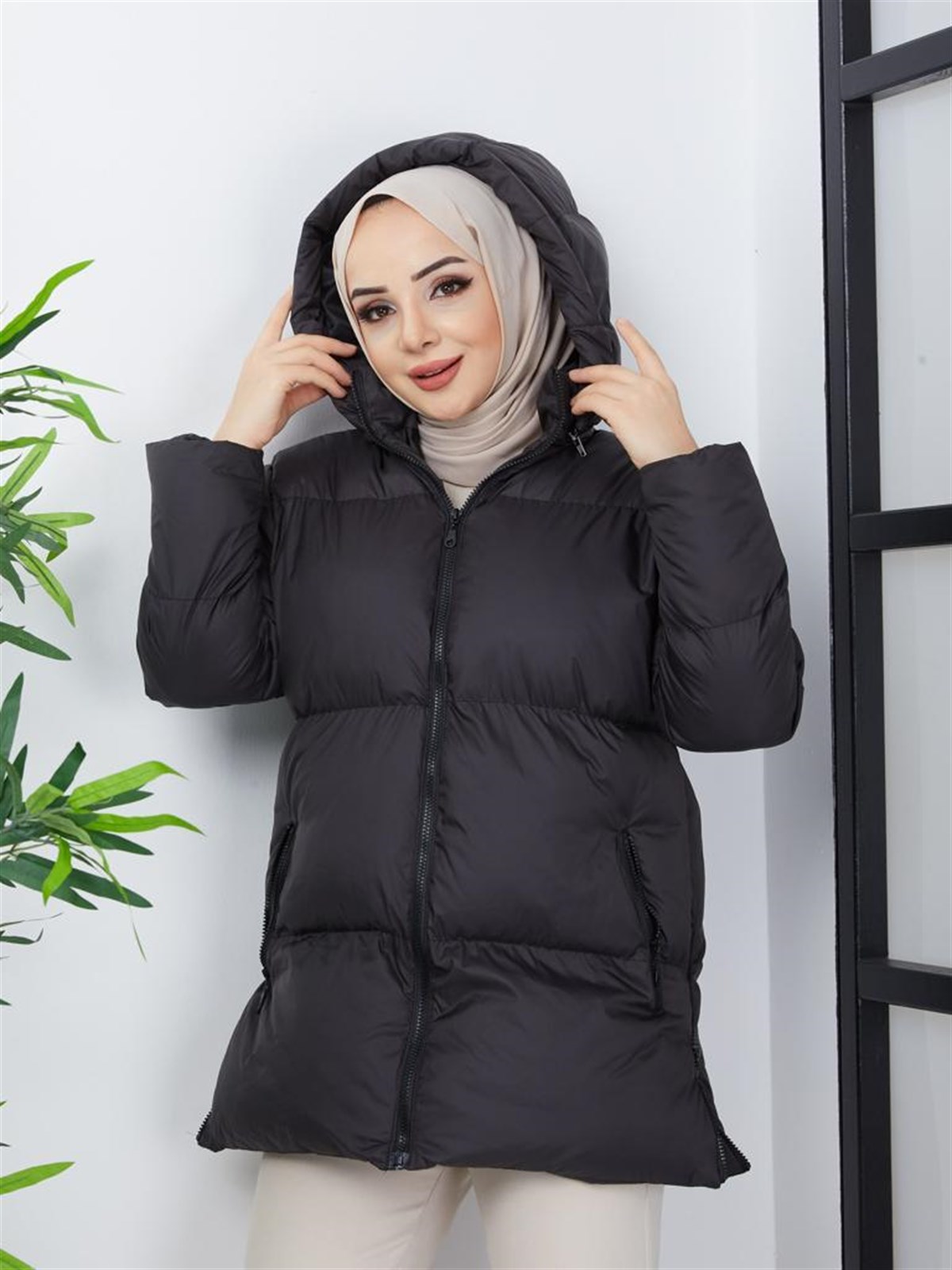 Kadın Siyah Yandan Fermuar Detaylı Şişme Mont