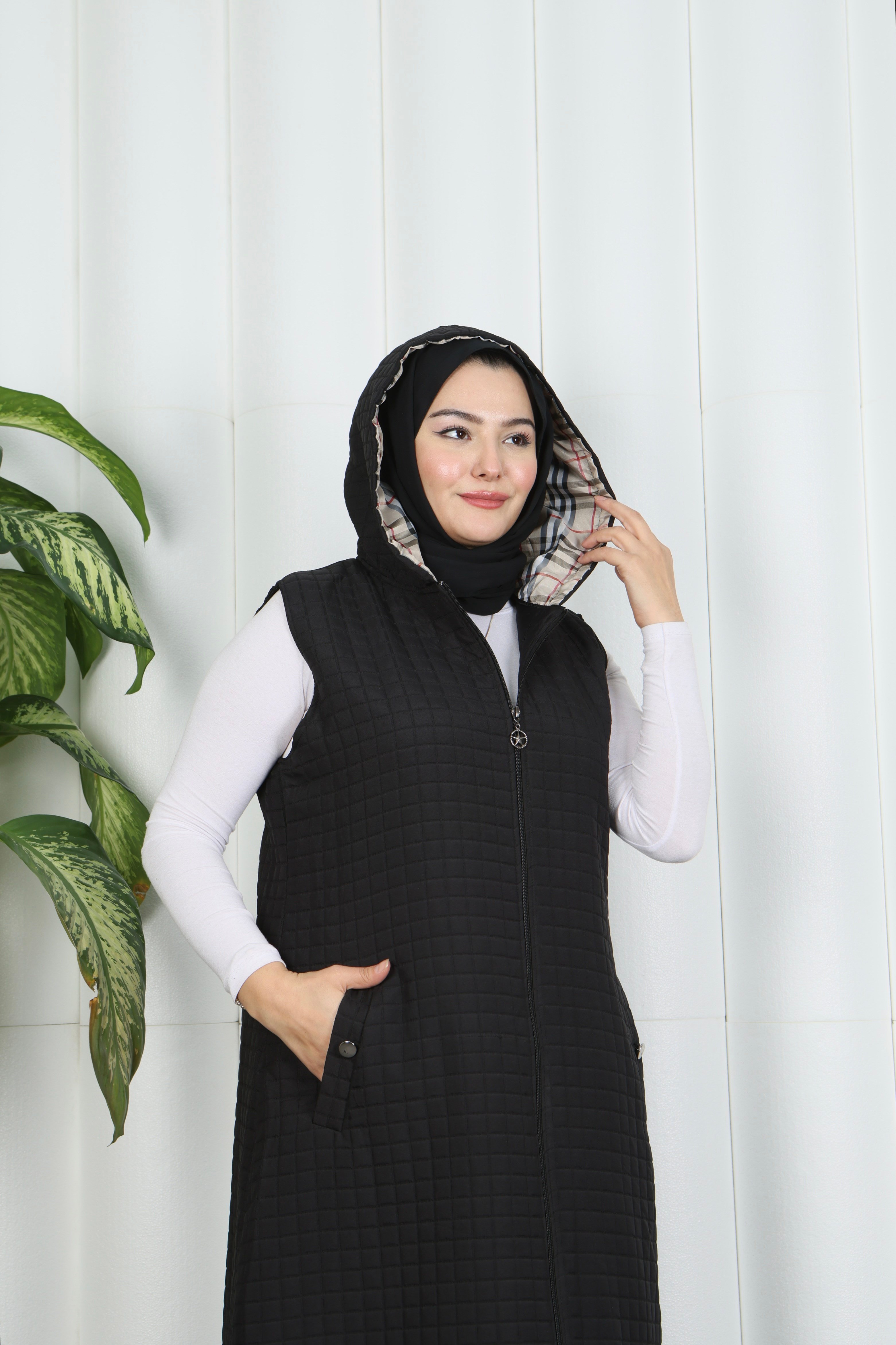 Kapüşonlu  Uzun  Kapitone Yelek Siyah HNT8569