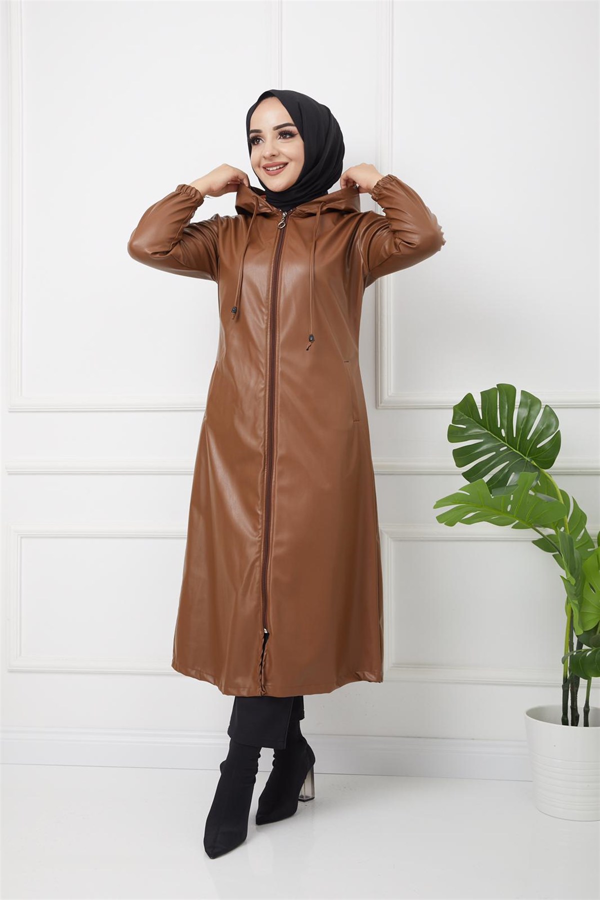 Kapüşonlu Deri Kap Camel