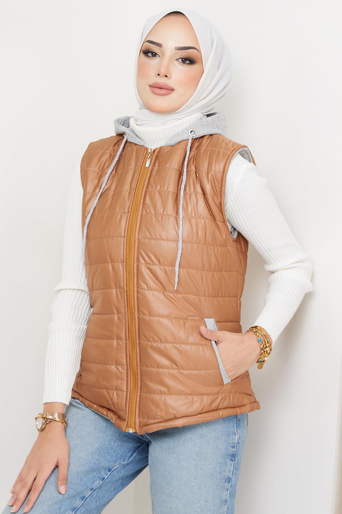 Kapüşonlu Kısa Kapitone Yelek Camel HM2293