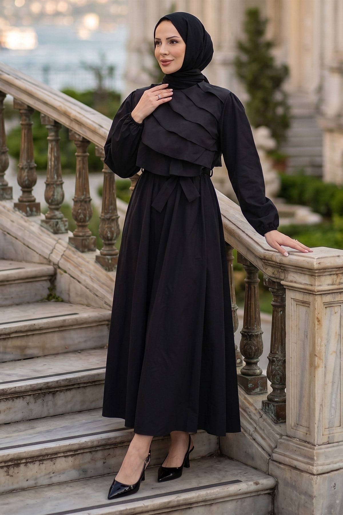 Kat Detaylı Beli Lastikli  Kuşaklı Elbise Siyah HM2947