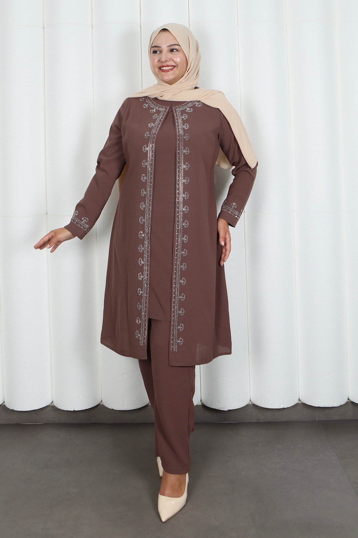 Kolları Taşlı Büyük Beden Anne Takımı Vizon HNT2101