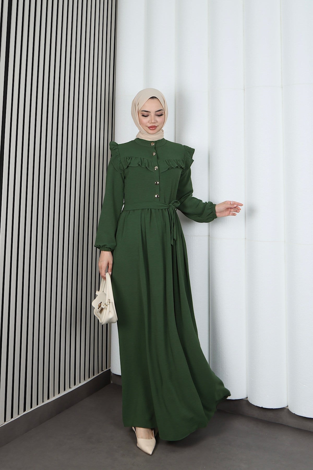 Omzu Ve Önü Fırfırlı Kuşaklı Ayrobin Tesettür Elbise Haki   HNT7345
