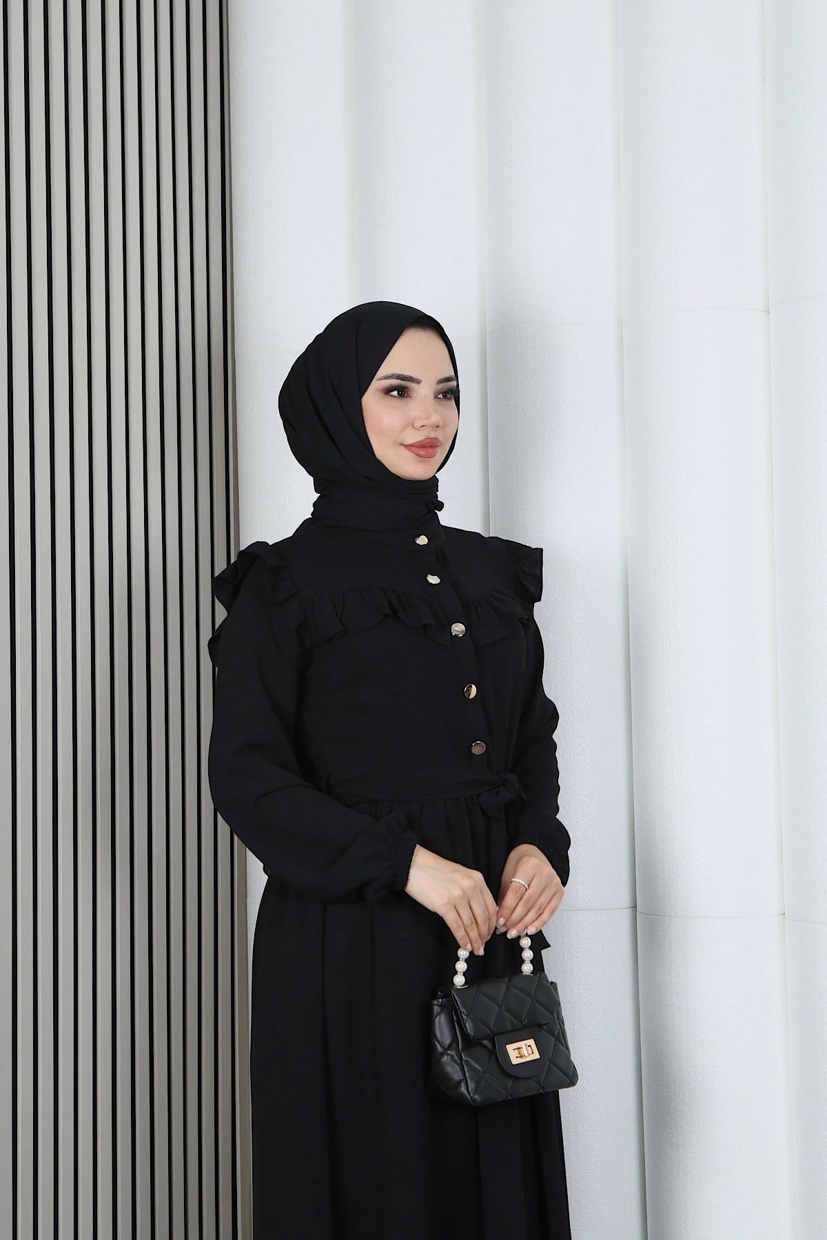 Omzu Ve Önü Fırfırlı Kuşaklı Ayrobin Tesettür Elbise Siyah HNT7345