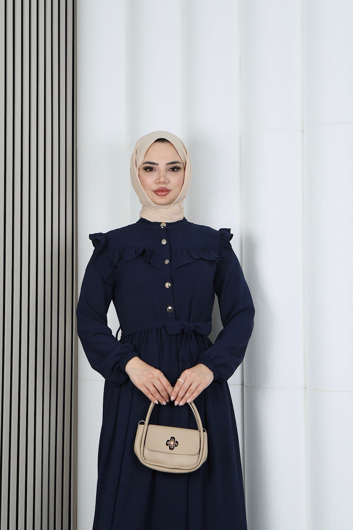 Omzu Ve Önü Fırfırlı Kuşaklı Ayrobin Tesettür Elbise Lacivert  HNT7345