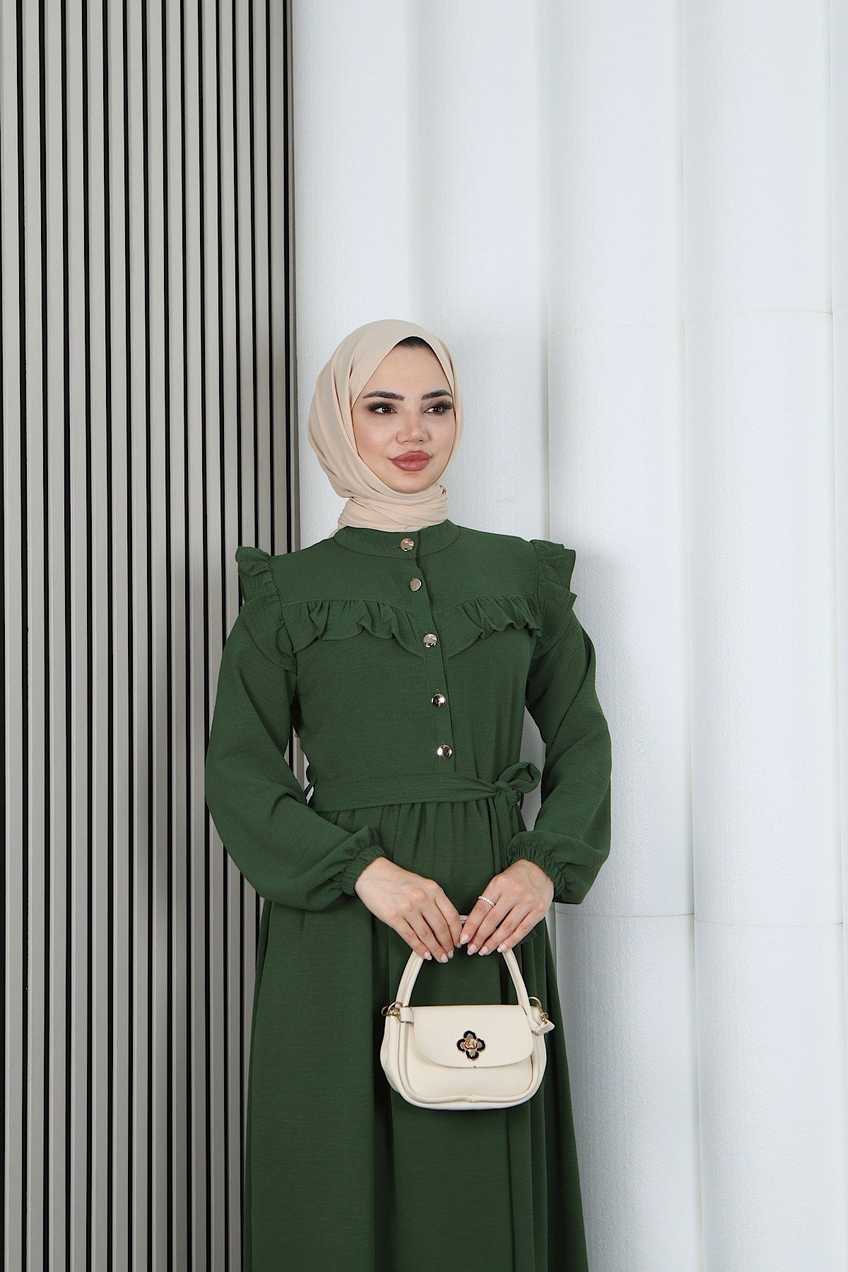 Omzu Ve Önü Fırfırlı Kuşaklı Ayrobin Tesettür Elbise Haki   HNT7345