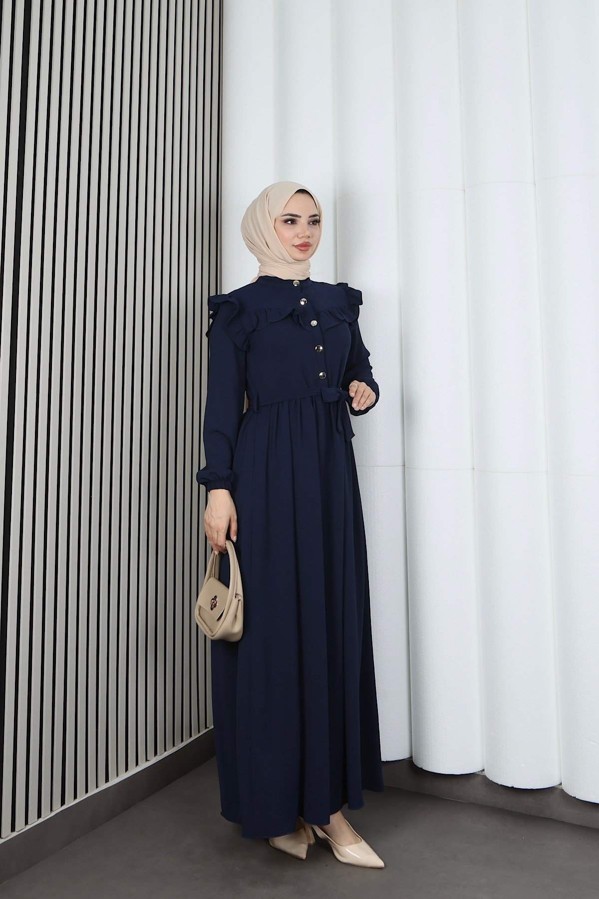Omzu Ve Önü Fırfırlı Kuşaklı Ayrobin Tesettür Elbise Lacivert  HNT7345
