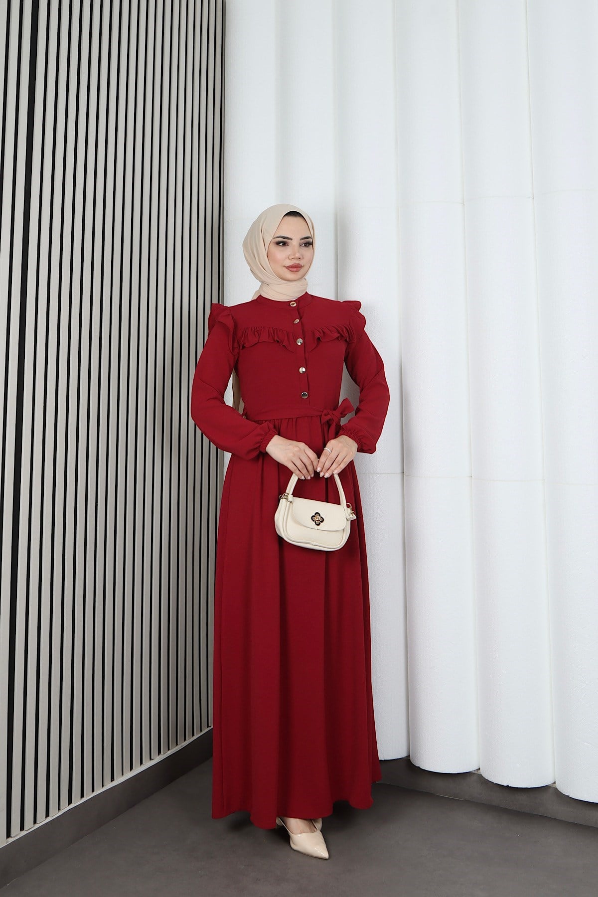 Omzu Ve Önü Fırfırlı Kuşaklı Ayrobin Tesettür Elbise Bordo  HNT7345