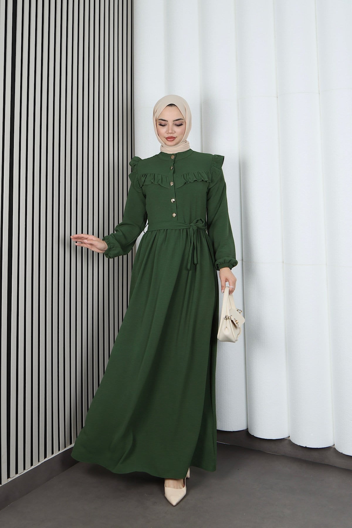 Omzu Ve Önü Fırfırlı Kuşaklı Ayrobin Tesettür Elbise Haki   HNT7345