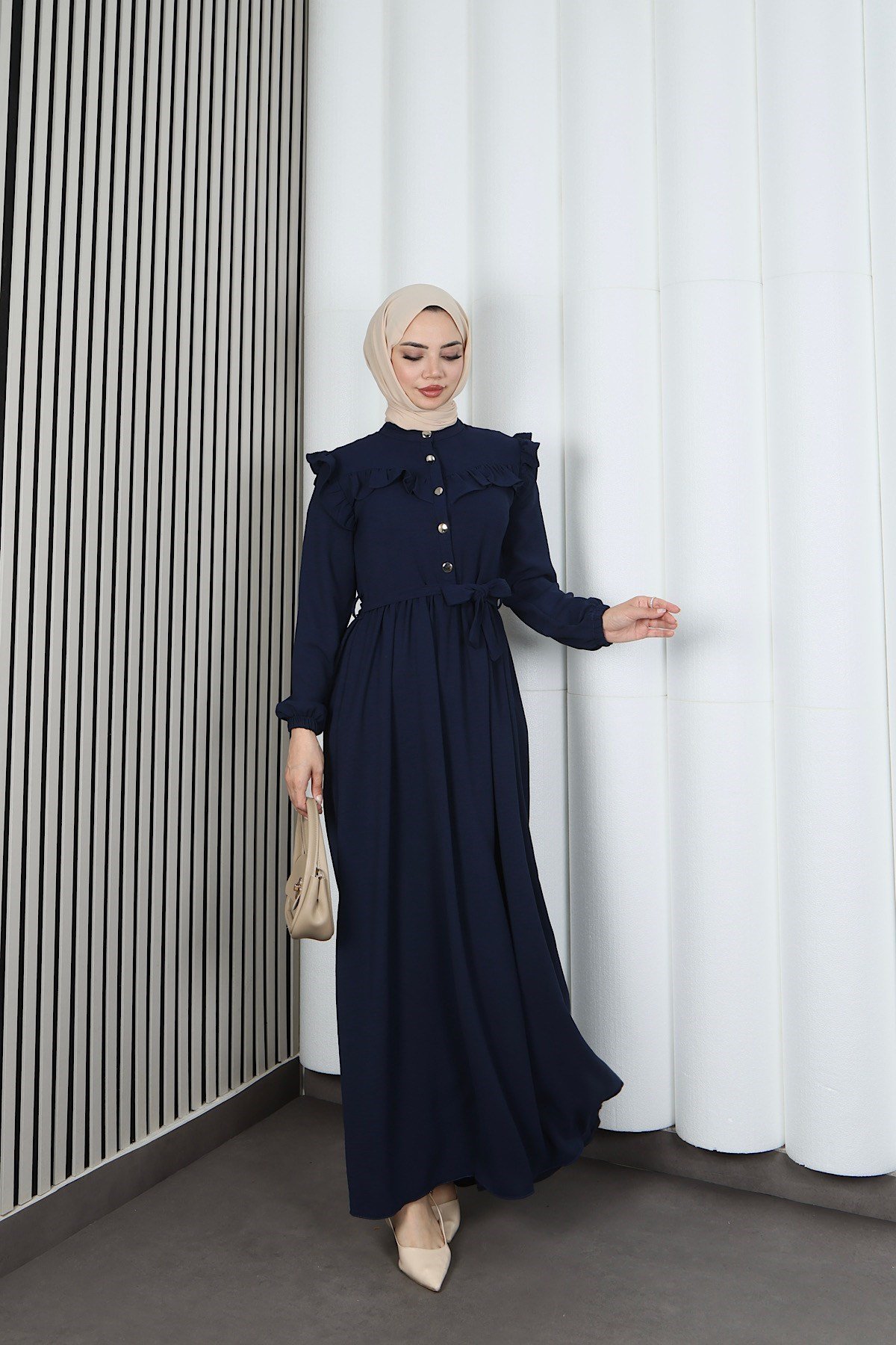 Omzu Ve Önü Fırfırlı Kuşaklı Ayrobin Tesettür Elbise Lacivert  HNT7345