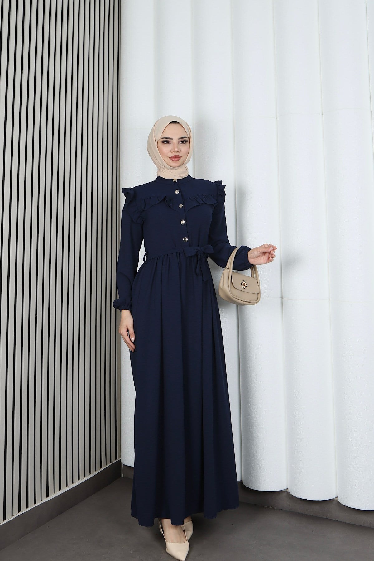 Omzu Ve Önü Fırfırlı Kuşaklı Ayrobin Tesettür Elbise Lacivert  HNT7345