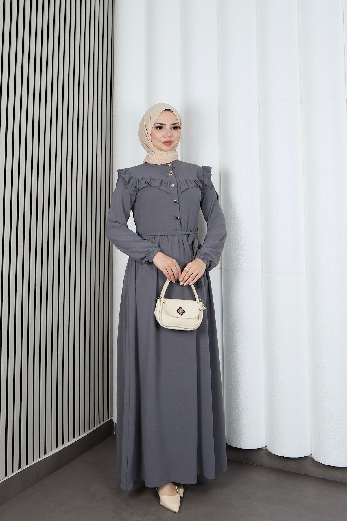 Omzu Ve Önü Fırfırlı Kuşaklı Ayrobin Tesettür Elbise Gri   HNT7345