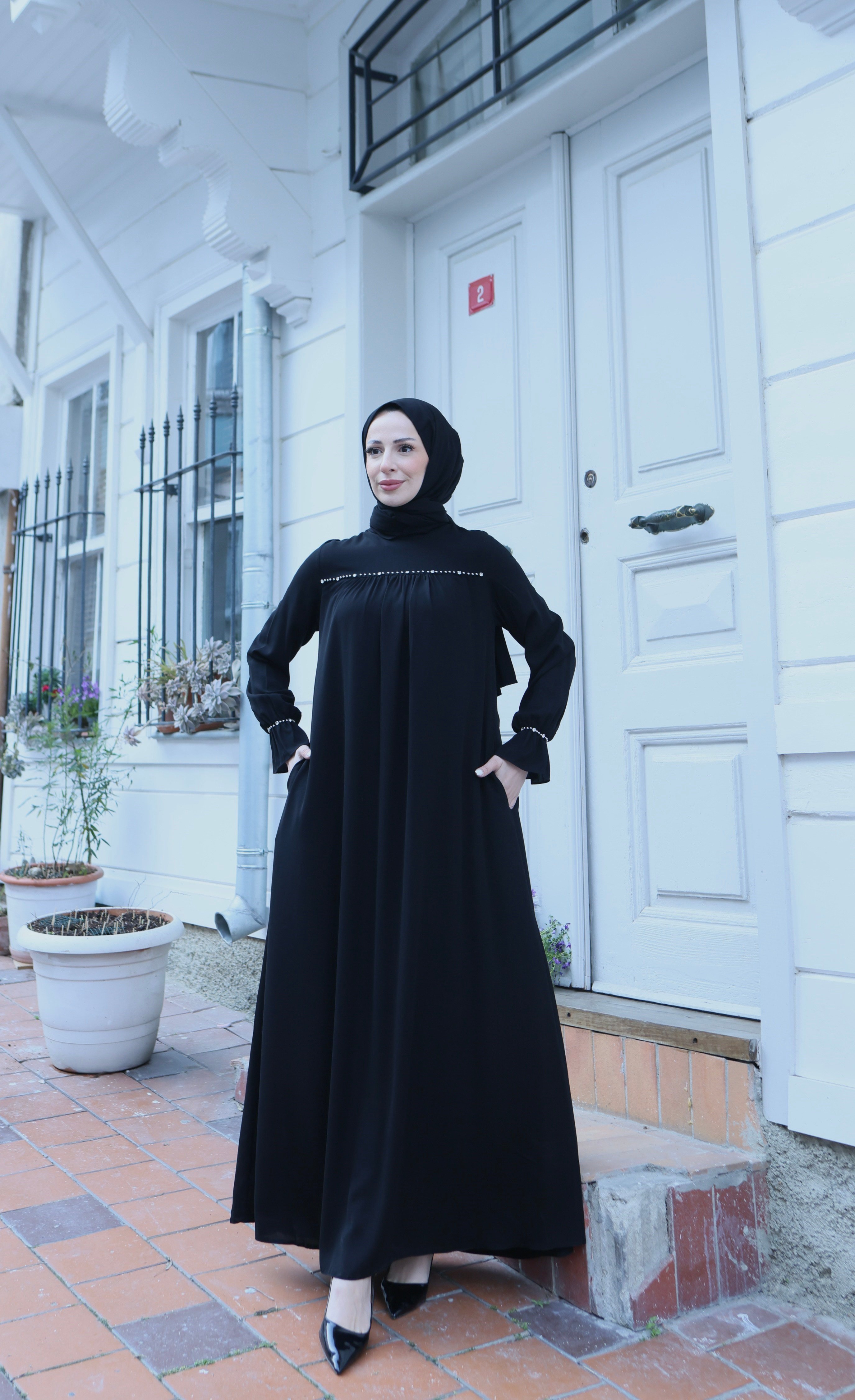 Önü Ve Kol Ucu Taş İşlemeli Şallı Tesettür Elbise Siyah HNT71021