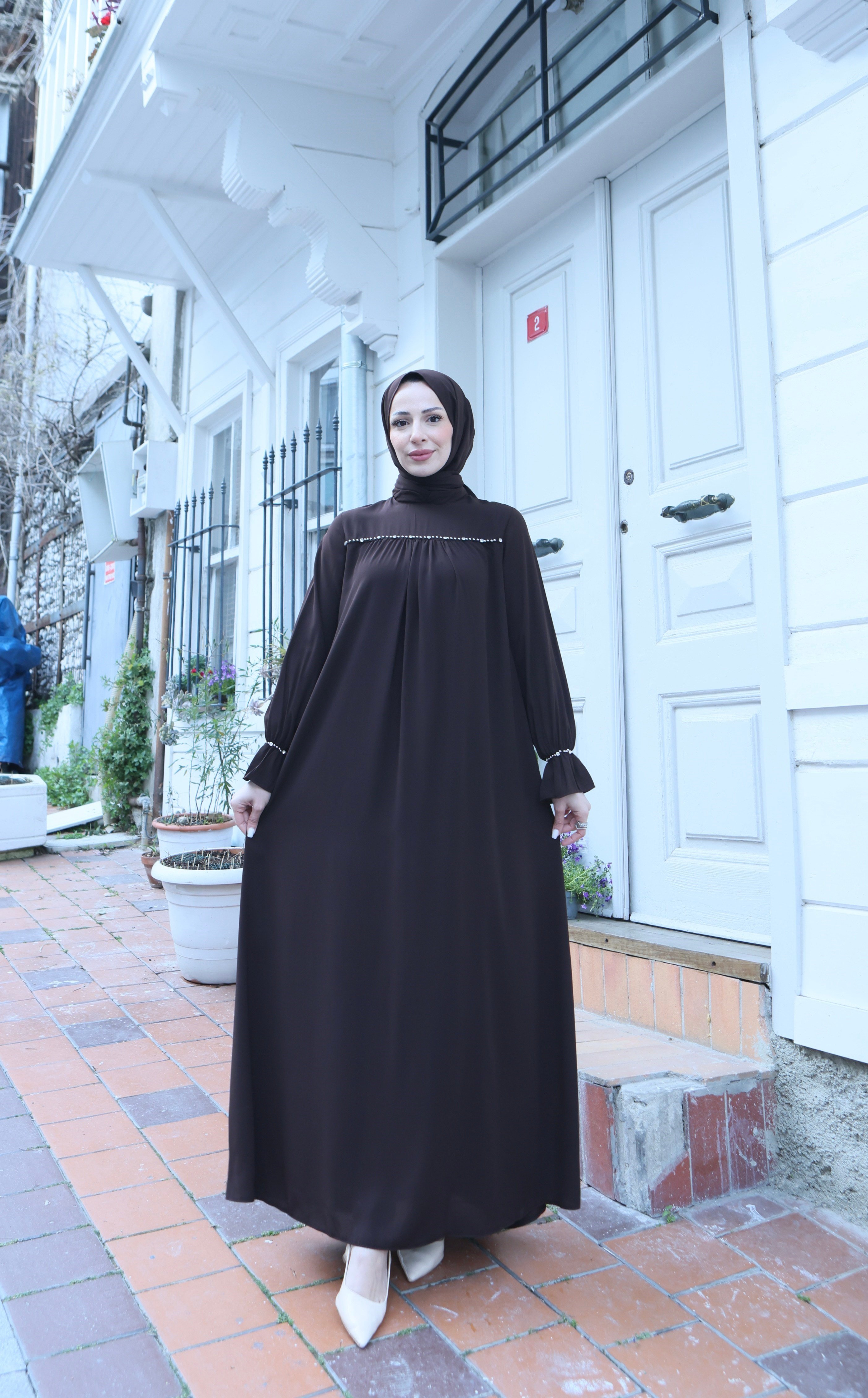Önü Ve Kol Ucu Taş İşlemeli Şallı Tesettür Elbise Kahve  HNT71021