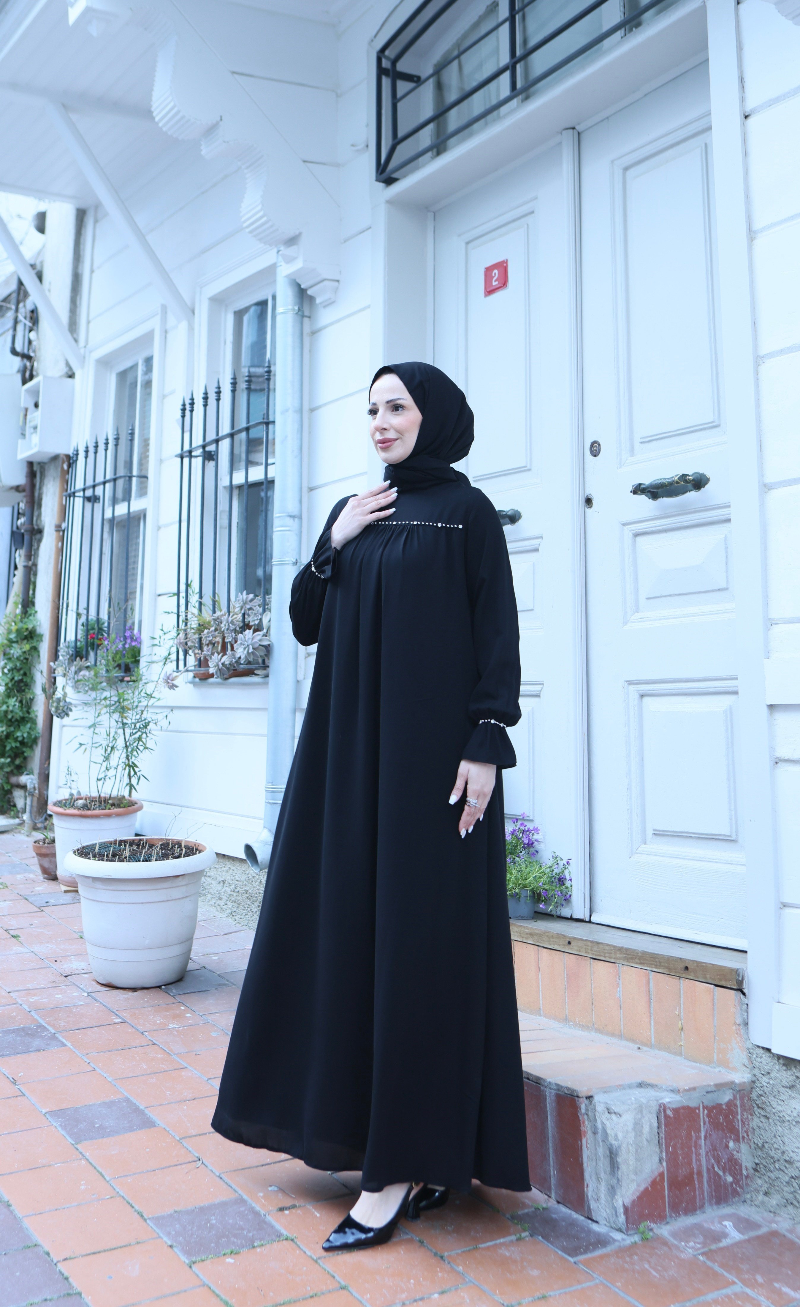 Önü Ve Kol Ucu Taş İşlemeli Şallı Tesettür Elbise Siyah HNT71021