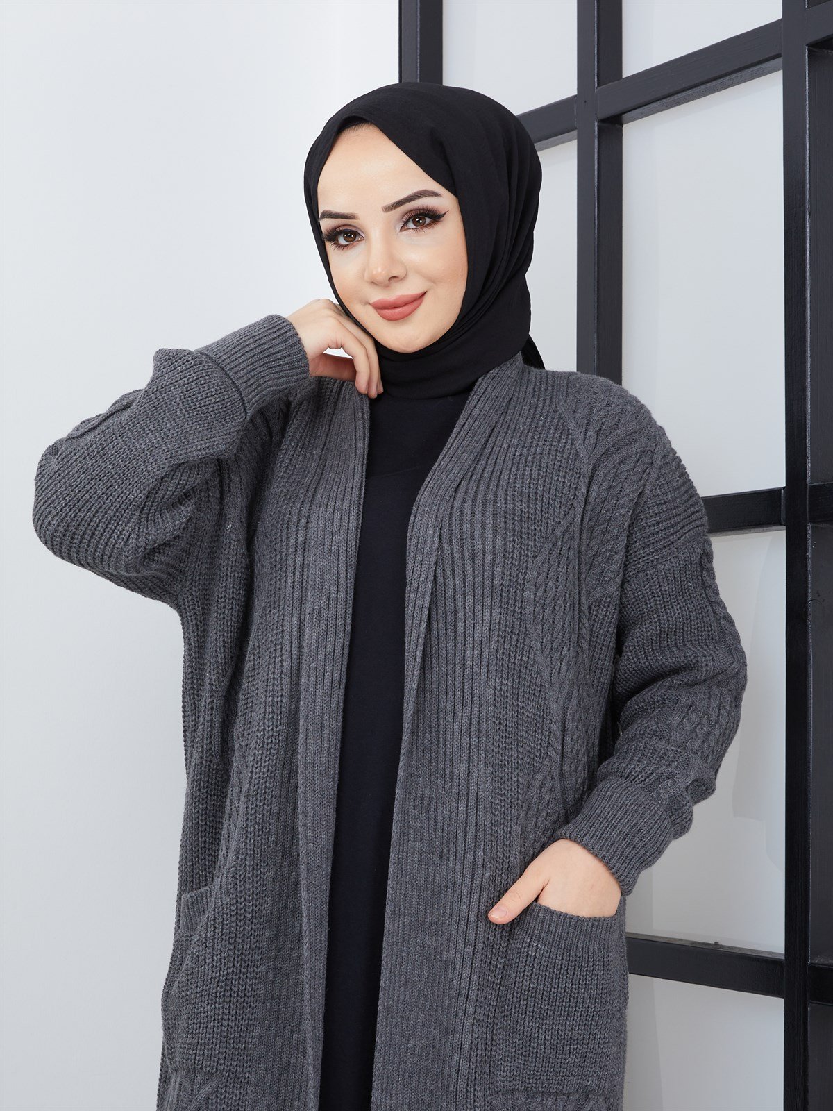Örgü Desen Şal Yaka Cepli Uzun Tesettür Triko Hırka Füme