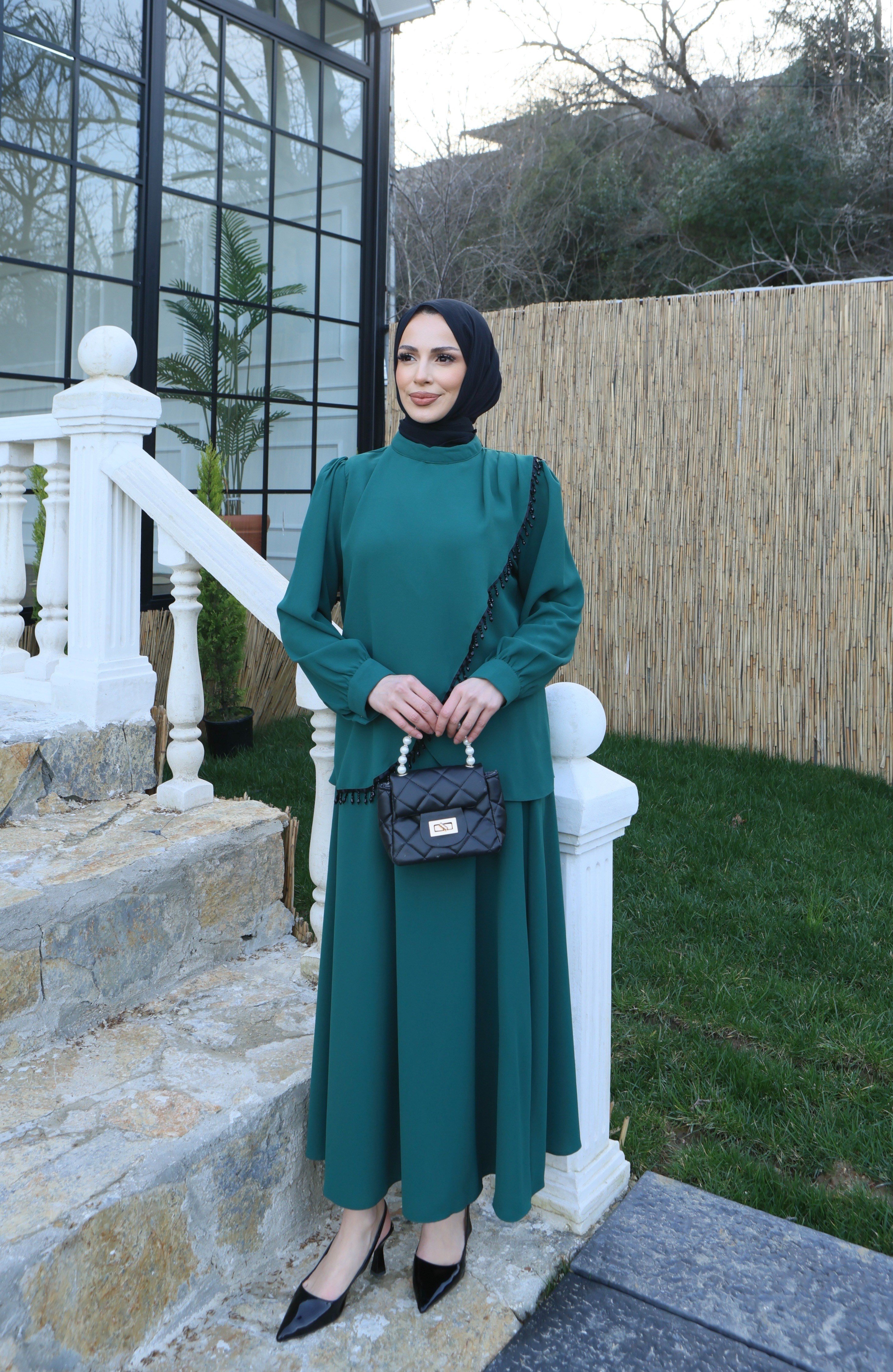 Püskül Detaylı Asimetrik Kesim Etekli  Takım Zümrüt HNT8546