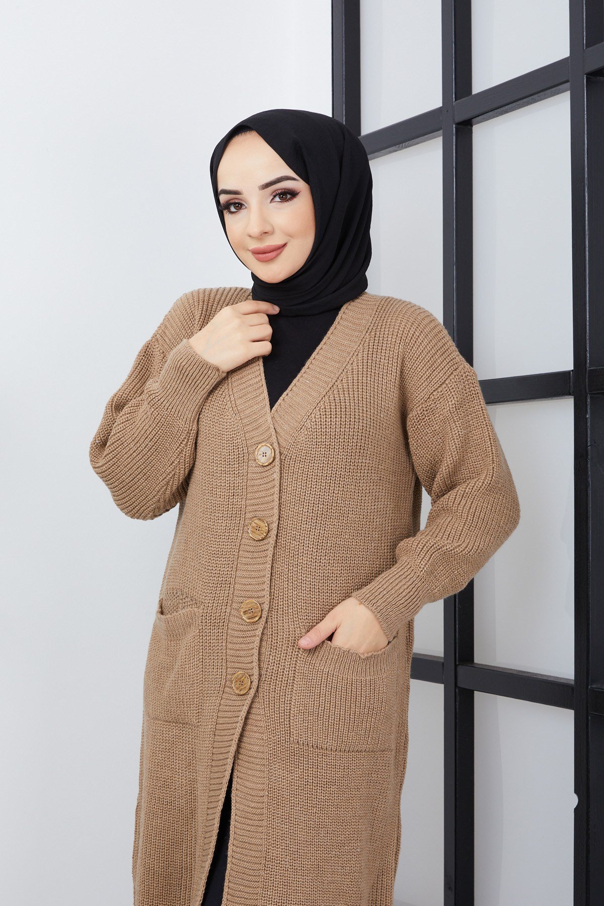 Tahta Düğmeli Triko Tesettür Hırka Camel