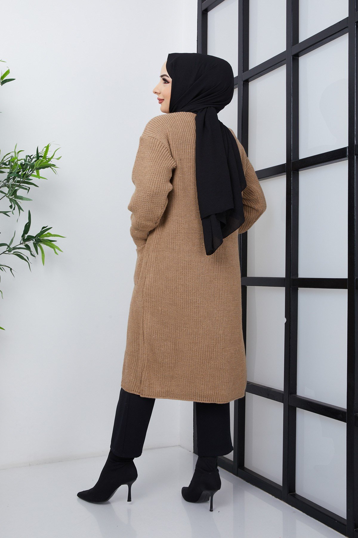 Tahta Düğmeli Triko Tesettür Hırka Camel