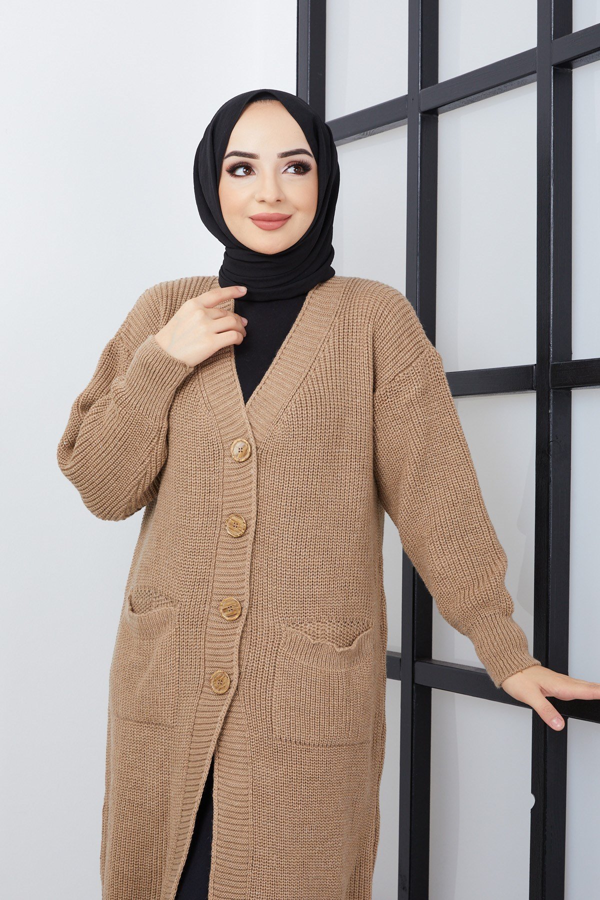 Tahta Düğmeli Triko Tesettür Hırka Camel