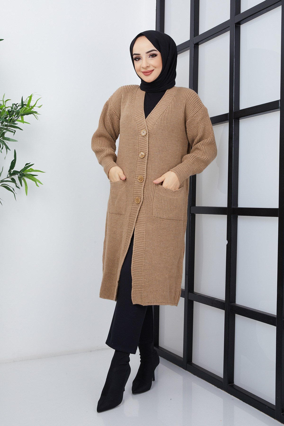 Tahta Düğmeli Triko Tesettür Hırka Camel