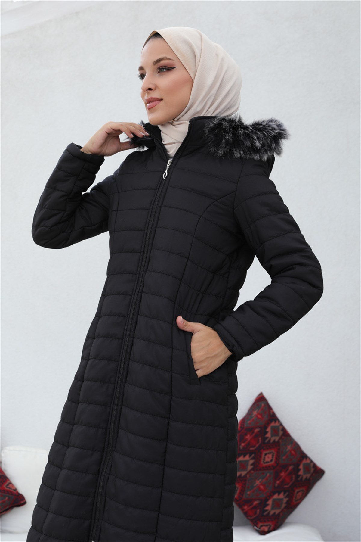 Uzun Kapüşonlu Şişme Mont Siyah