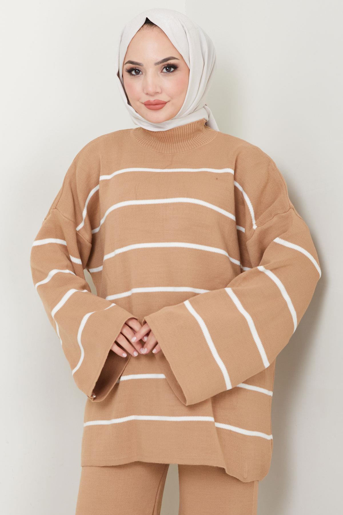 Yarım Balıkçı Yaka Çizgili Triko Takım Camel HM2553