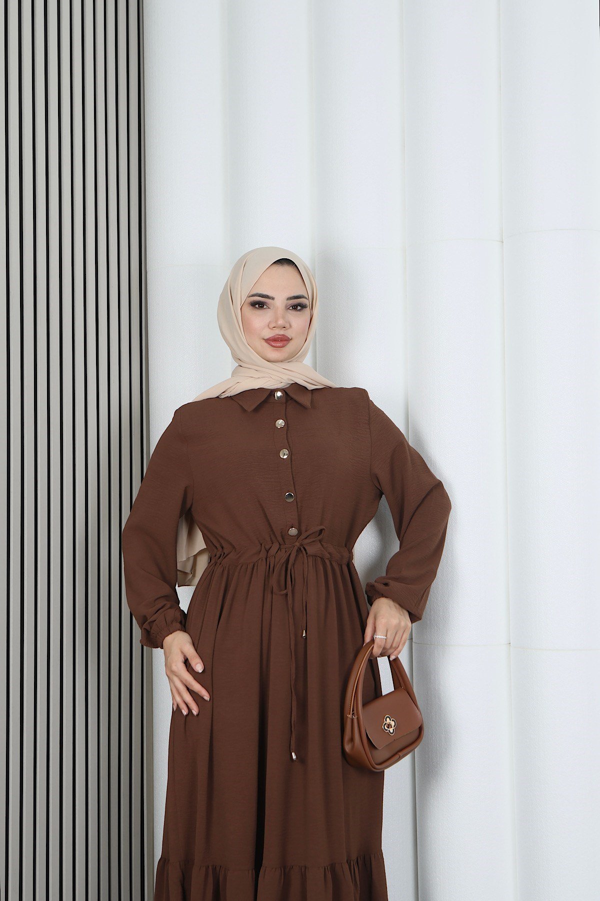 Yarım Pat Düğmeli Beli Bağcıklı Ayrobin Elbise Kahverengi  HNT85451