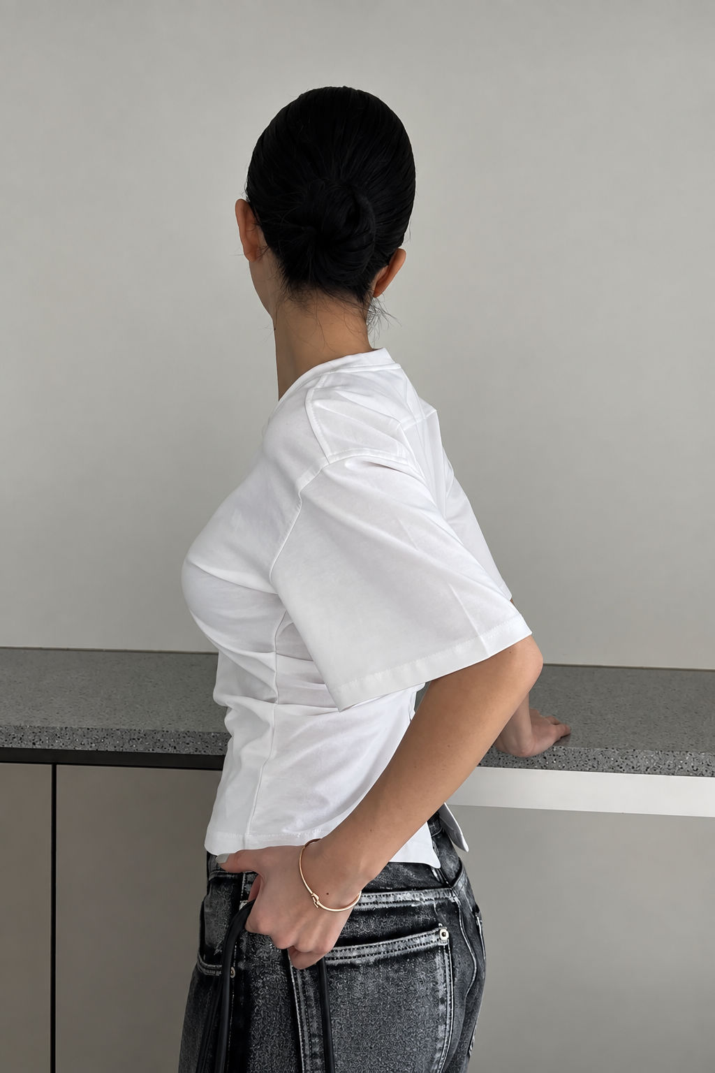 Beyaz Chic Yırtmaç Detaylı Bluz
