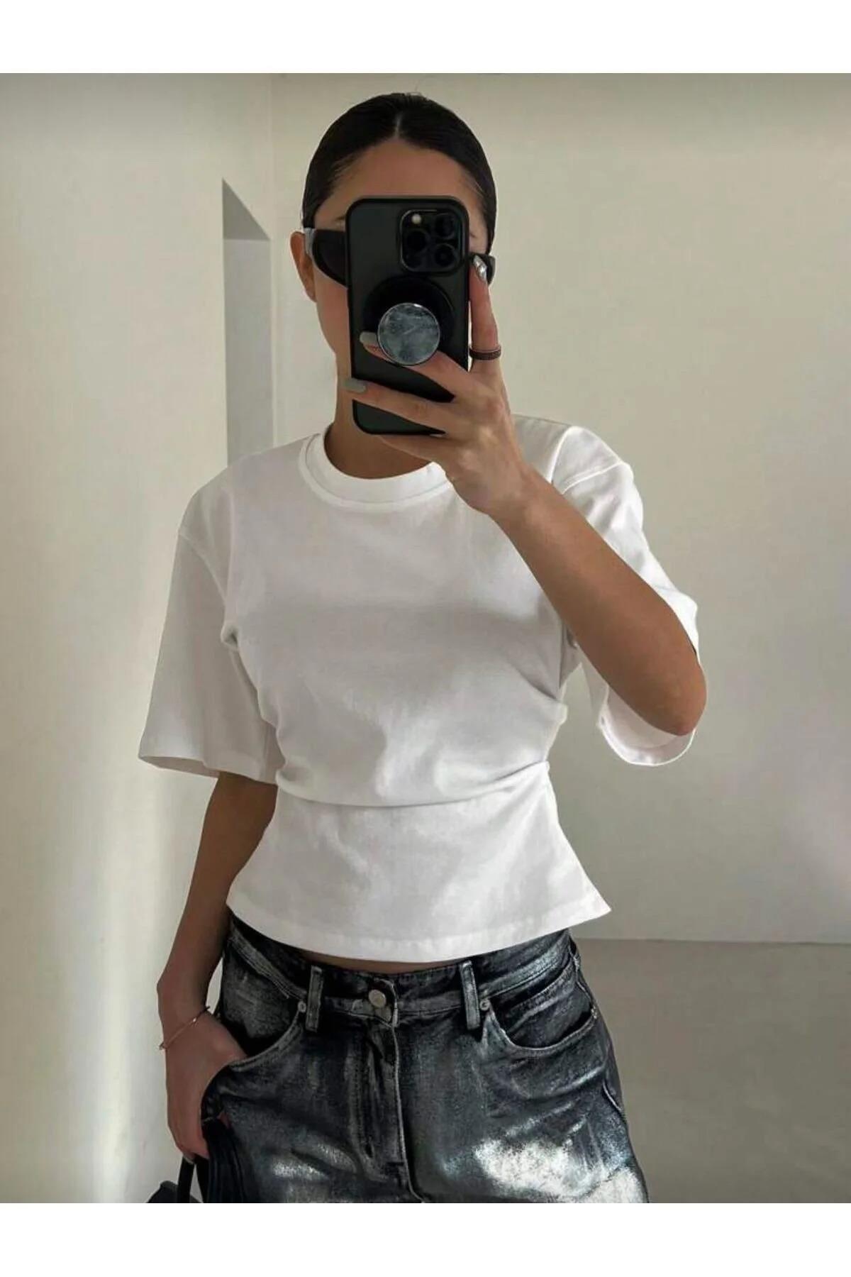 Beyaz Chic Yırtmaç Detaylı Bluz